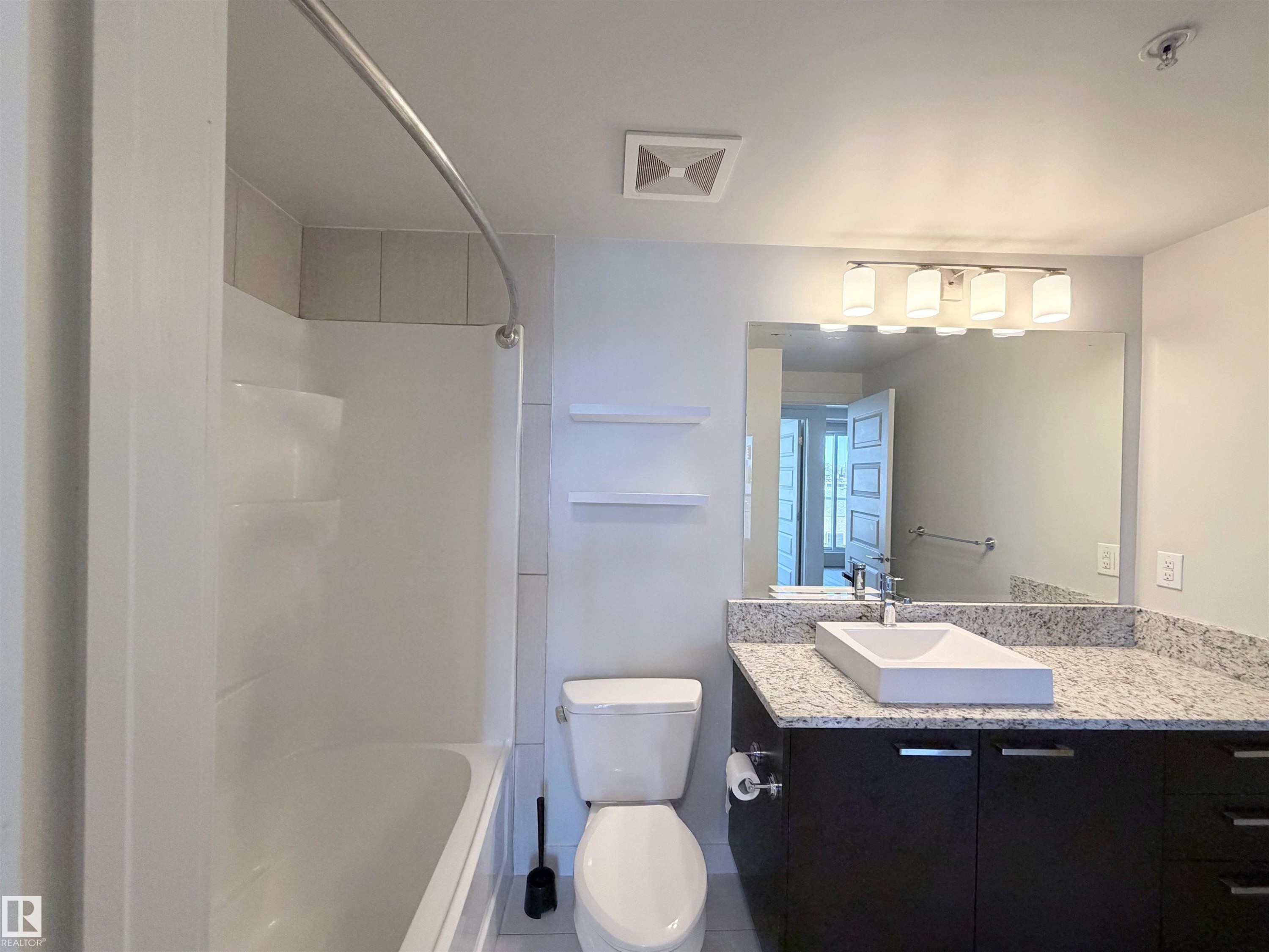 #501 10388 105 St Nw, Edmonton, AB - Indoor Photo Showing Bathroom