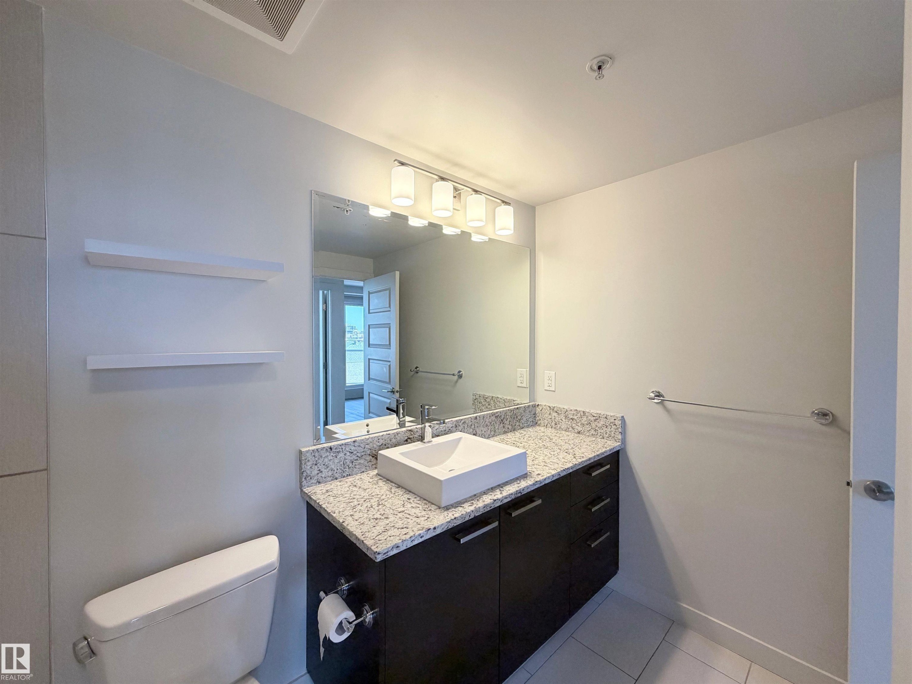 #501 10388 105 St Nw, Edmonton, AB - Indoor Photo Showing Bathroom