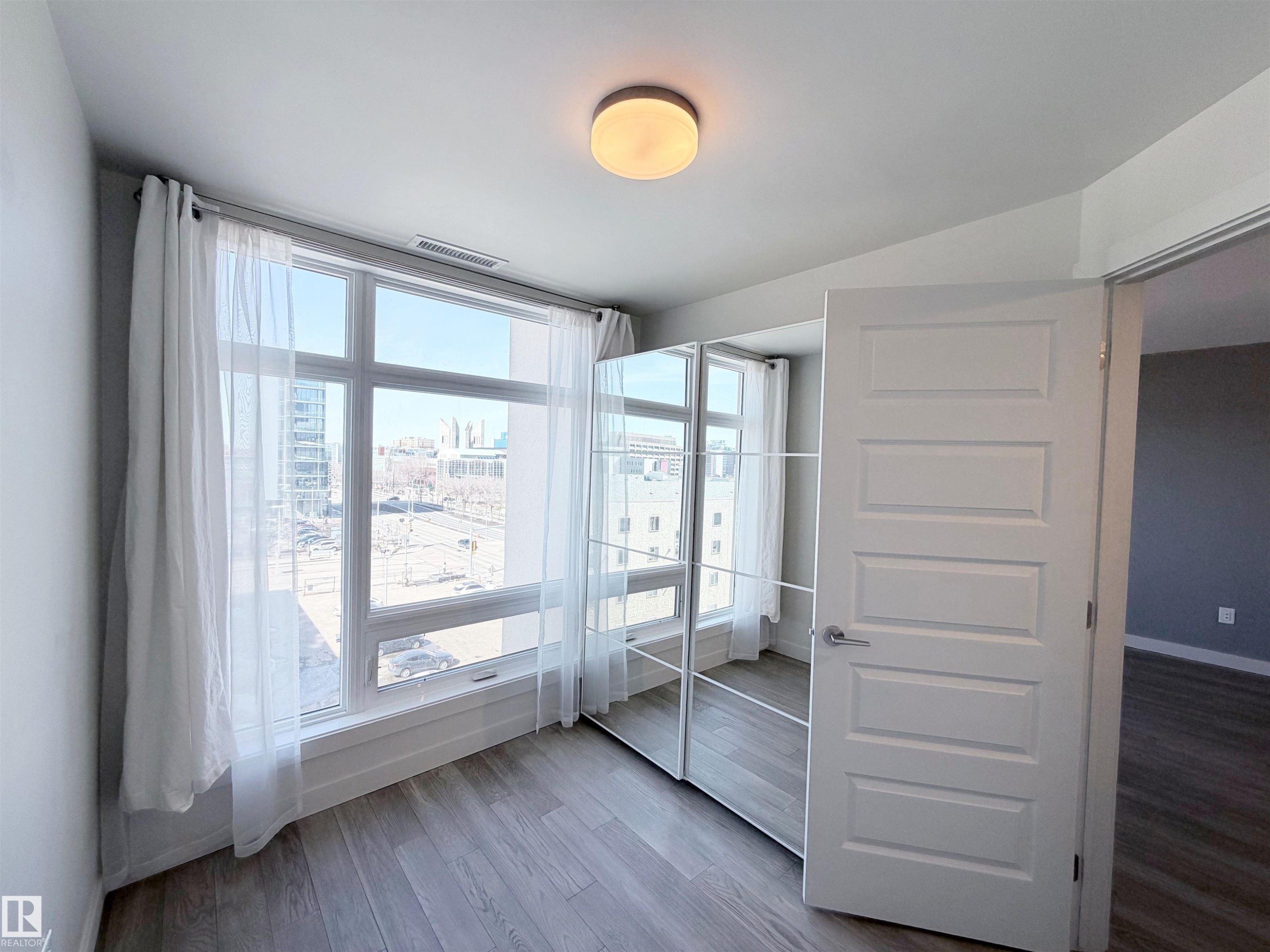 #501 10388 105 St Nw, Edmonton, AB - Indoor Photo Showing Other Room