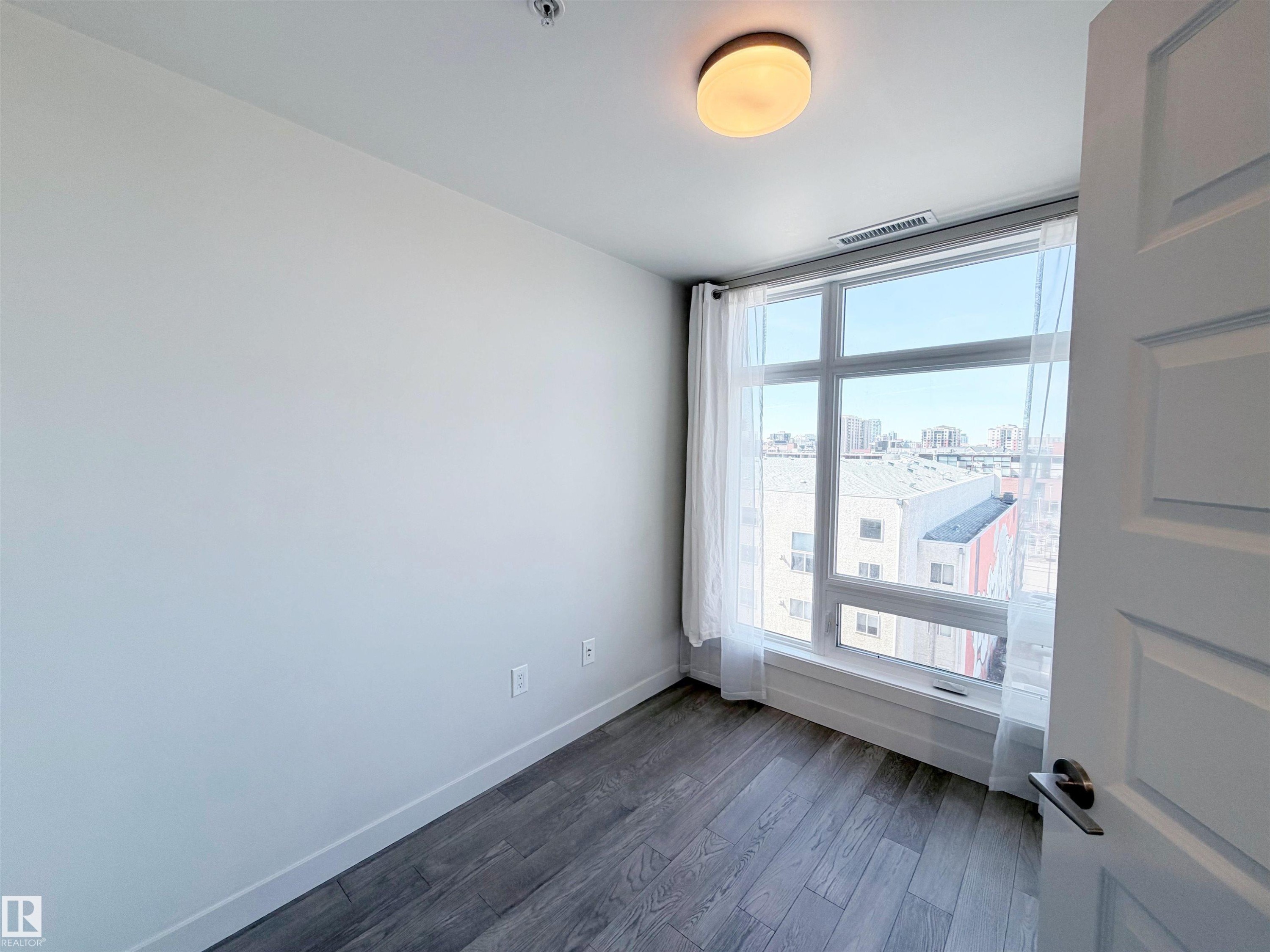 #501 10388 105 St Nw, Edmonton, AB - Indoor Photo Showing Other Room