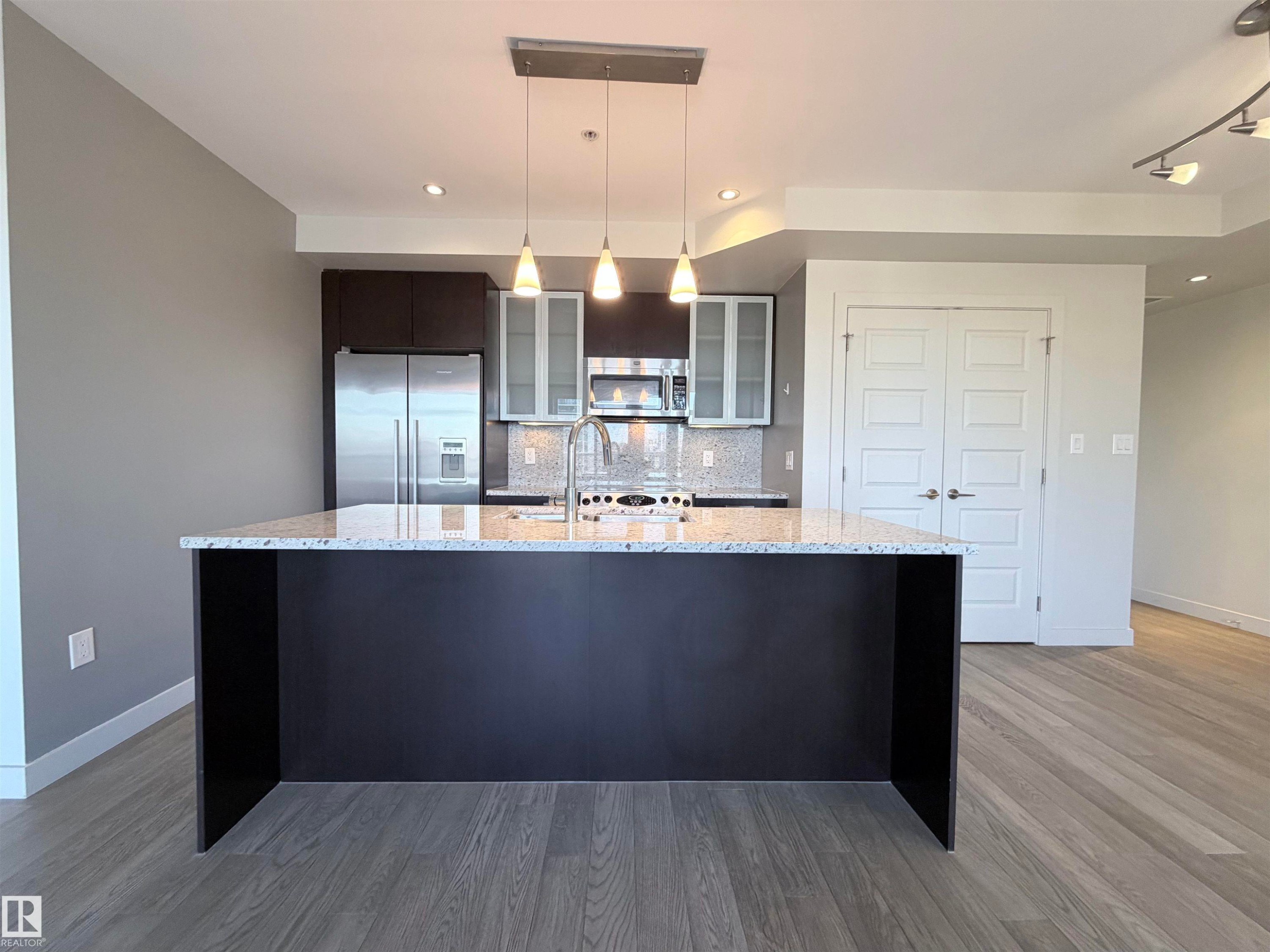 #501 10388 105 St Nw, Edmonton, AB - Indoor Photo Showing Kitchen With Upgraded Kitchen