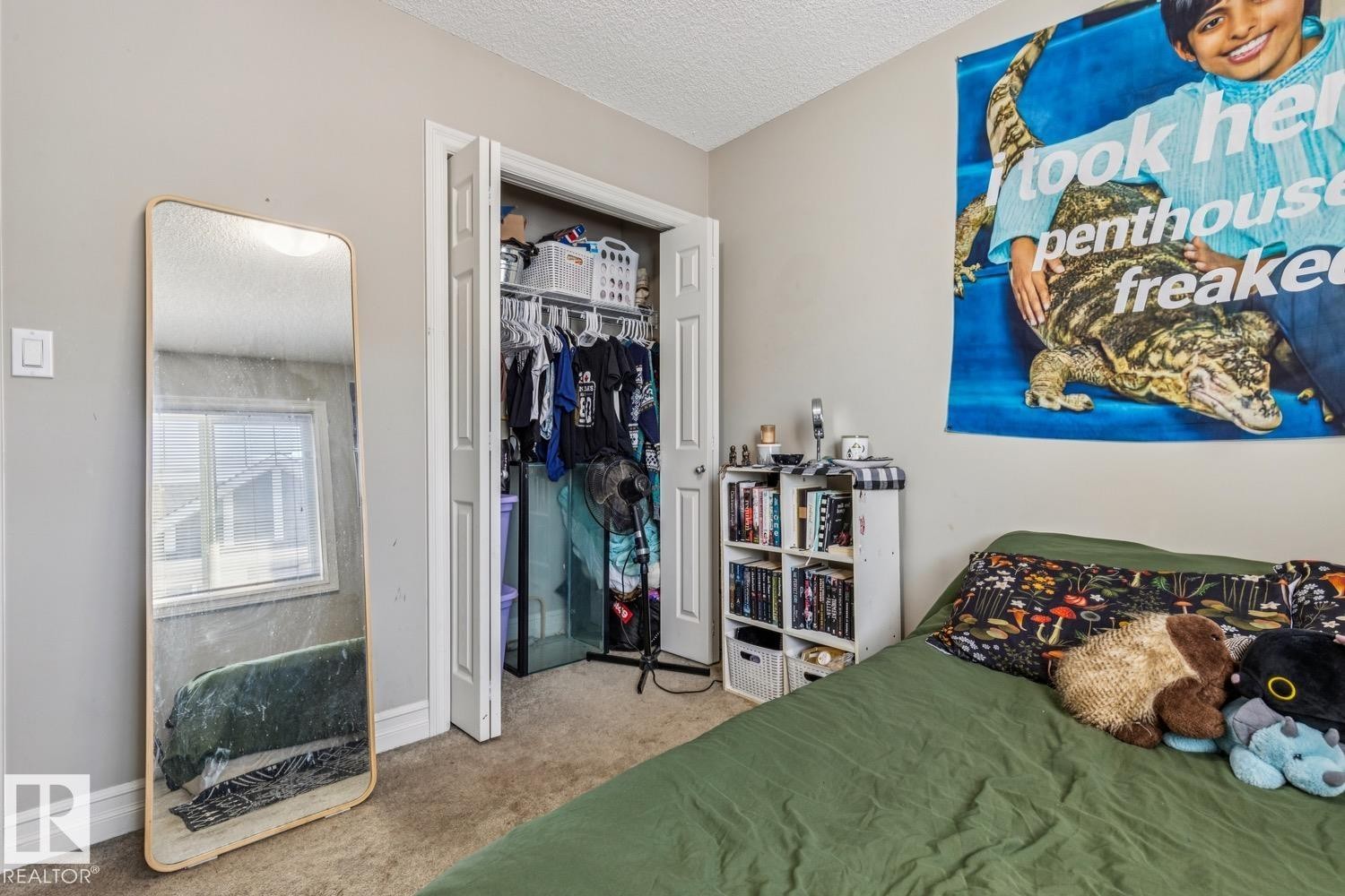 Bedroom featuring a textured ceiling, light colored carpet, and a closet - 5409 3 Avenue, Edmonton, AB - Indoor Photo Showing Bedroom