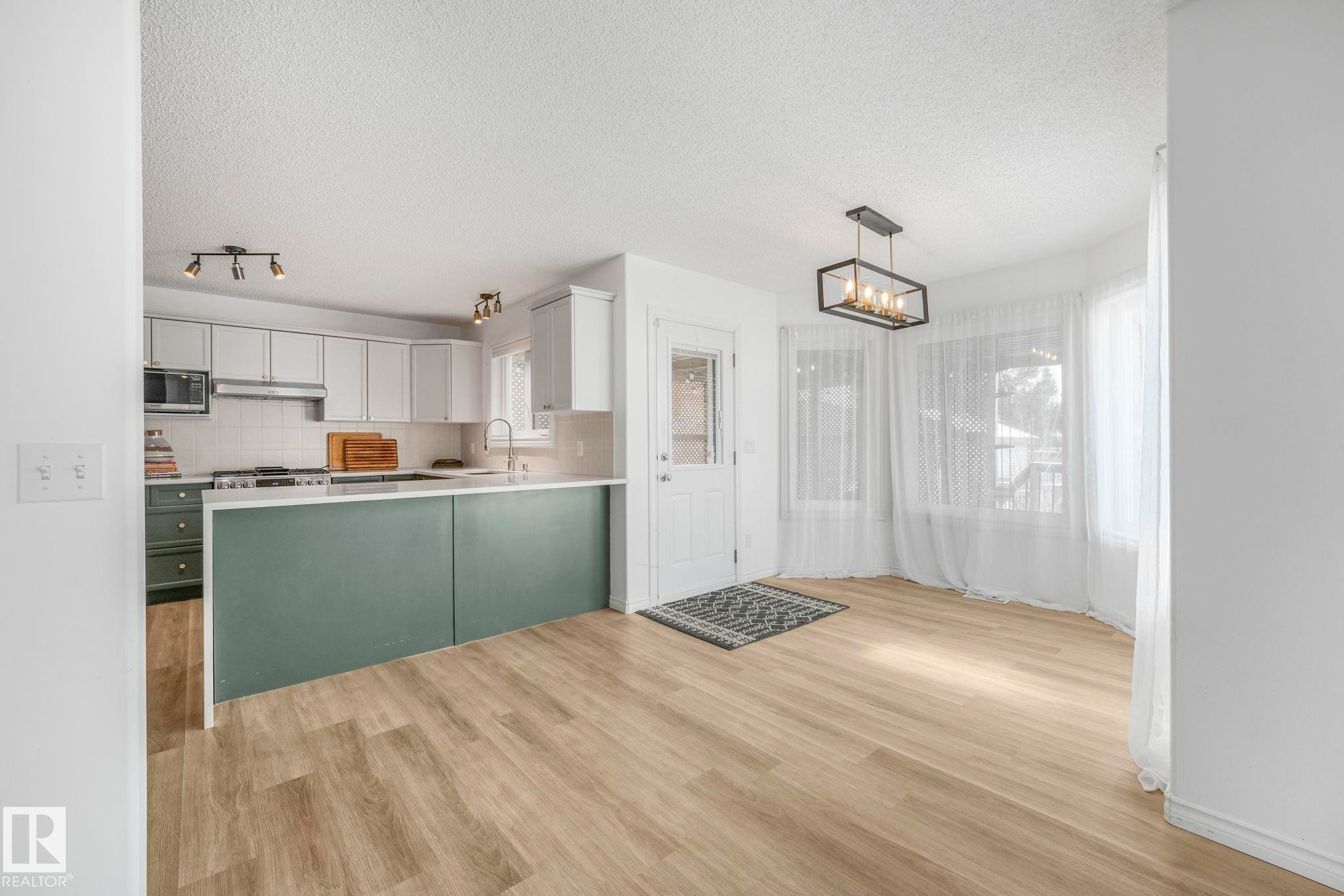 12 Rue Bouchard, Beaumont, AB - Indoor Photo Showing Kitchen