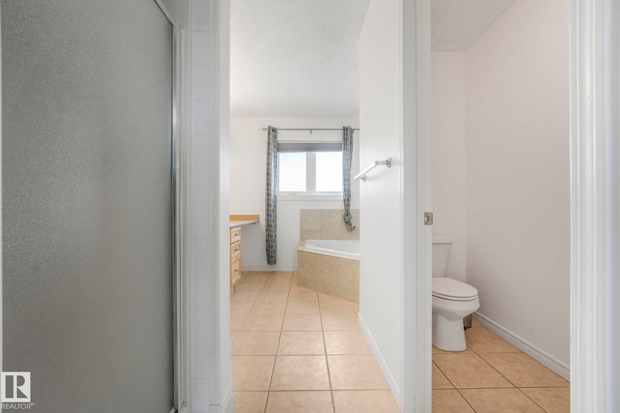 12 Rue Bouchard, Beaumont, AB - Indoor Photo Showing Bathroom