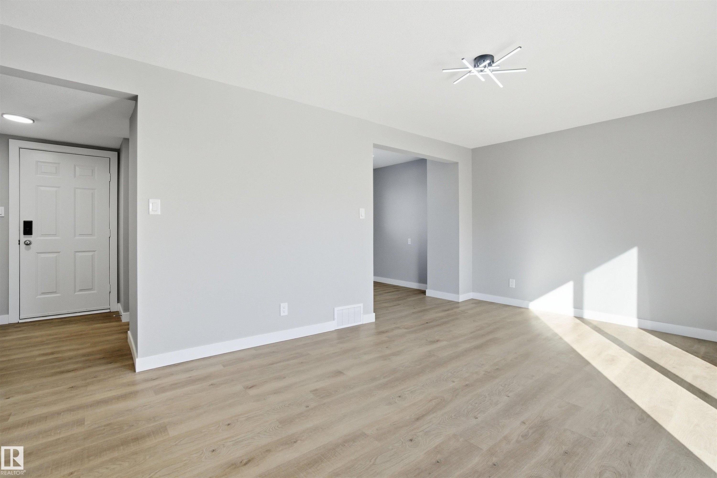 225 Harrison Drive, Edmonton, AB - Indoor Photo Showing Other Room