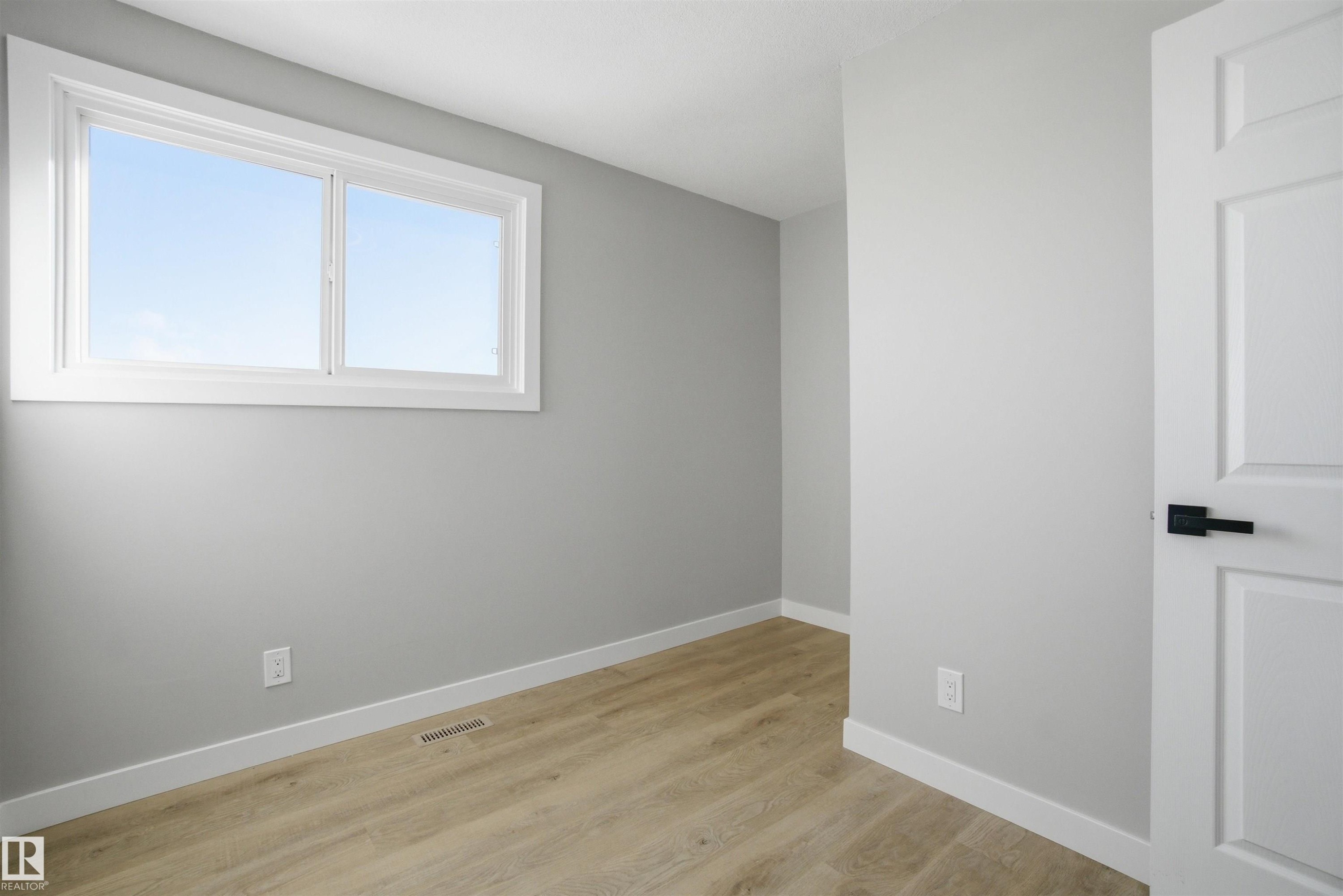 225 Harrison Drive, Edmonton, AB - Indoor Photo Showing Other Room