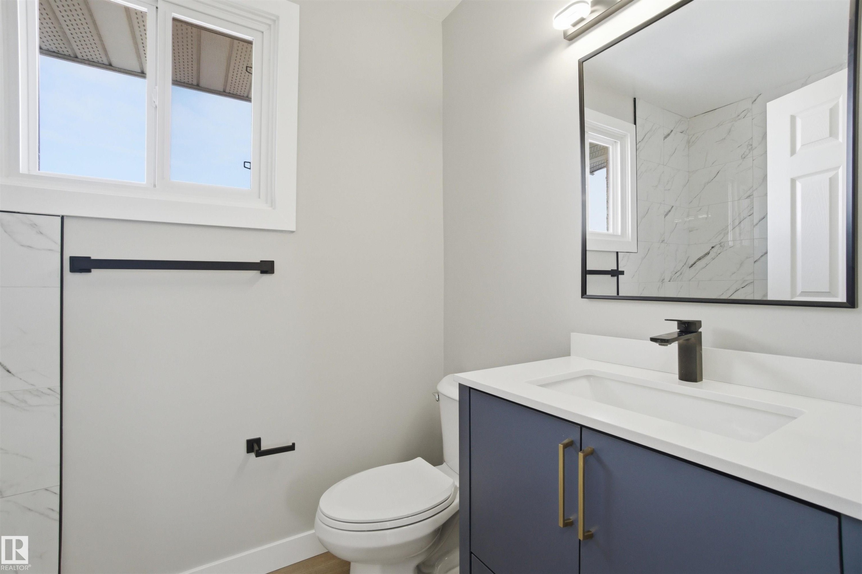 225 Harrison Drive, Edmonton, AB - Indoor Photo Showing Bathroom