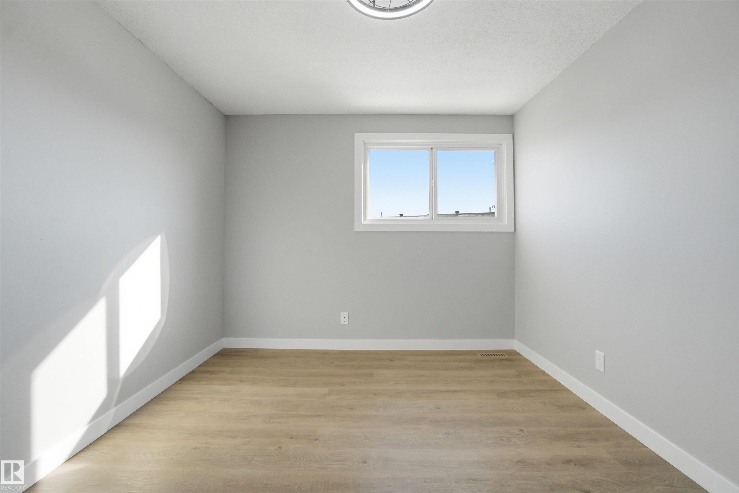 225 Harrison Drive, Edmonton, AB - Indoor Photo Showing Other Room