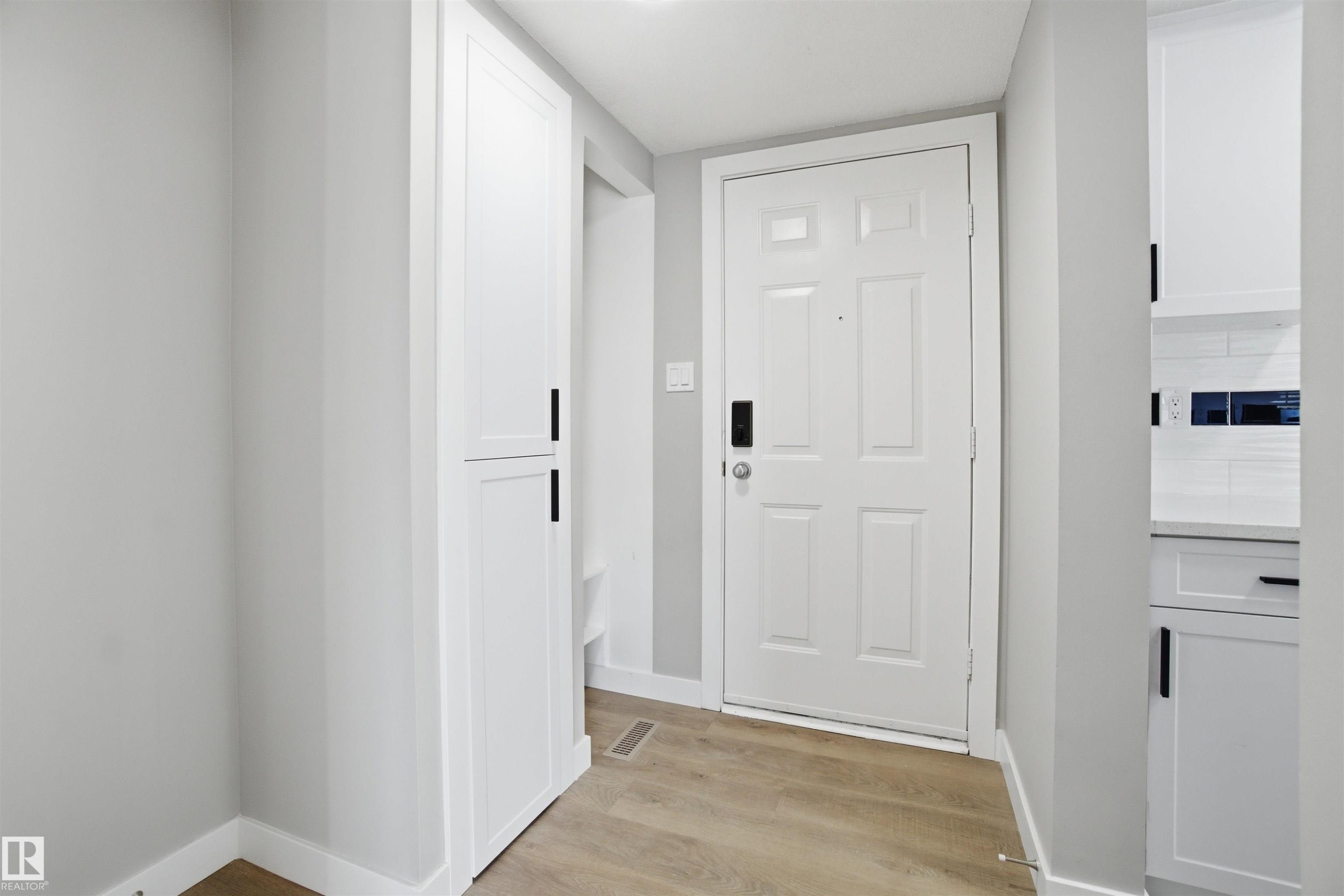 225 Harrison Drive, Edmonton, AB - Indoor Photo Showing Other Room