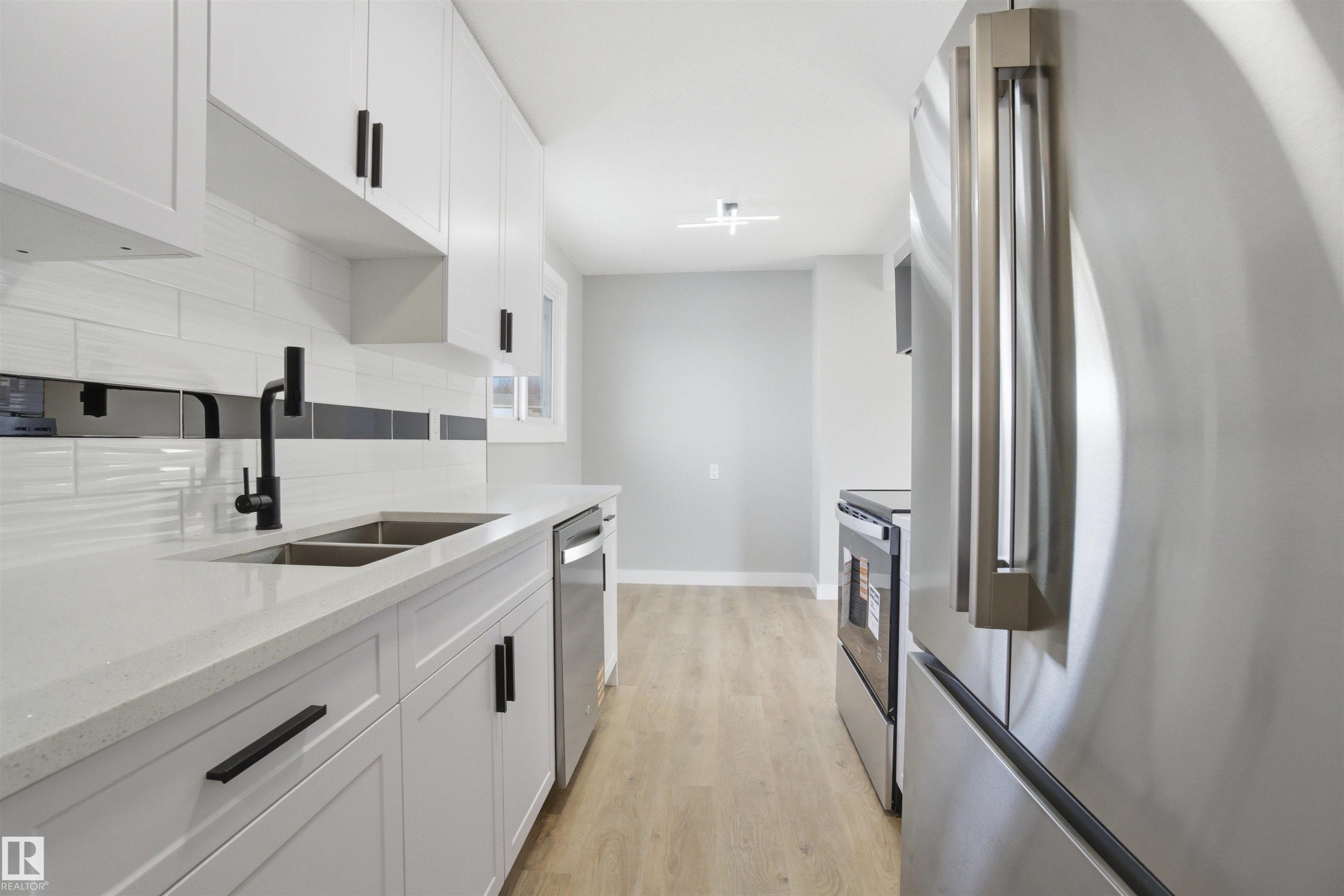 225 Harrison Drive, Edmonton, AB - Indoor Photo Showing Kitchen With Double Sink With Upgraded Kitchen