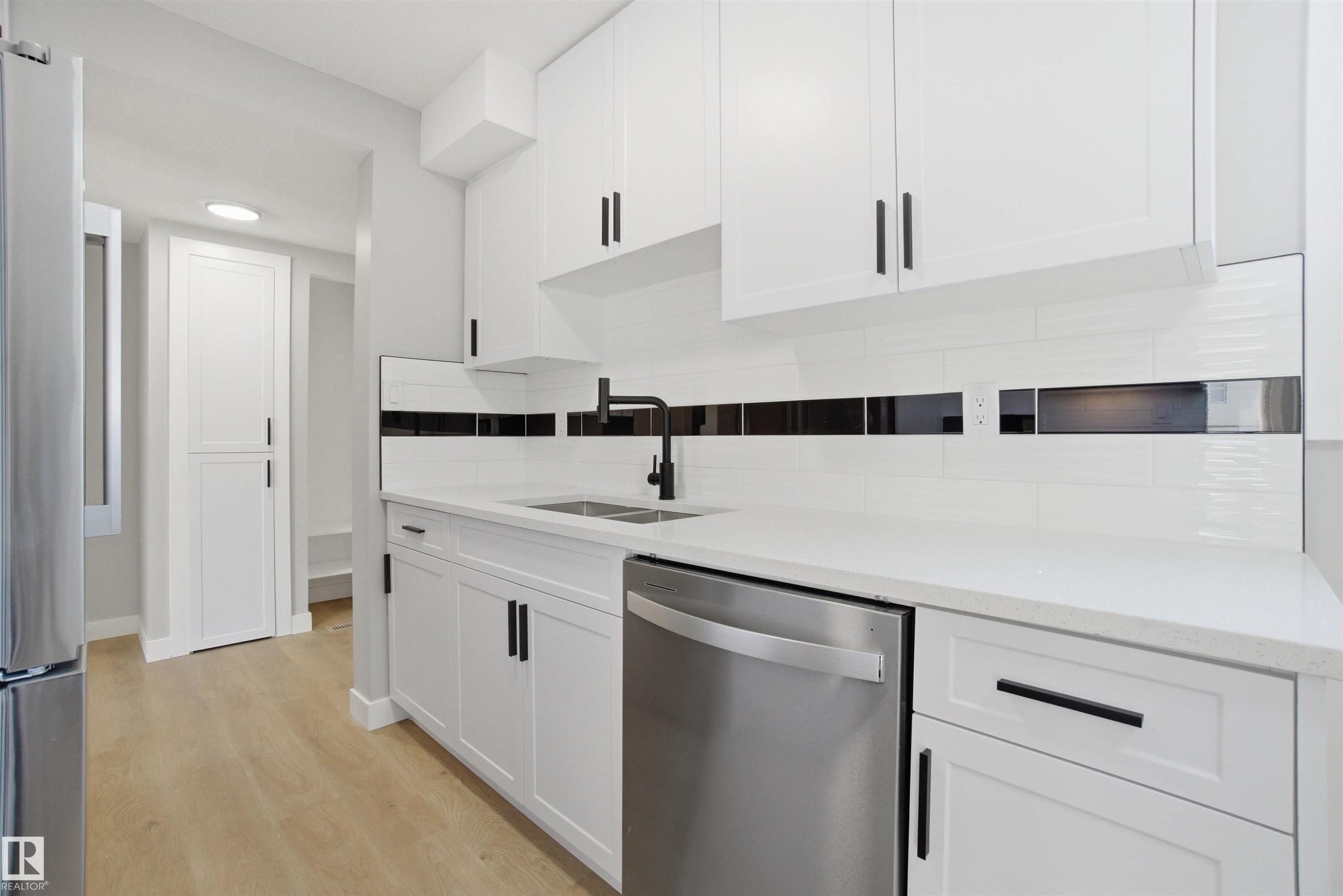 225 Harrison Drive, Edmonton, AB - Indoor Photo Showing Kitchen With Double Sink With Upgraded Kitchen