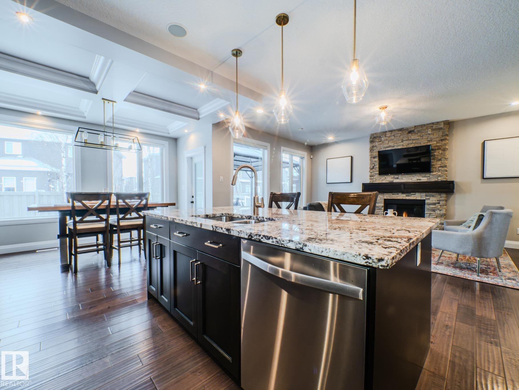 2611 Blue Jay Close, Edmonton, AB - Indoor Photo Showing Kitchen With Double Sink With Upgraded Kitchen