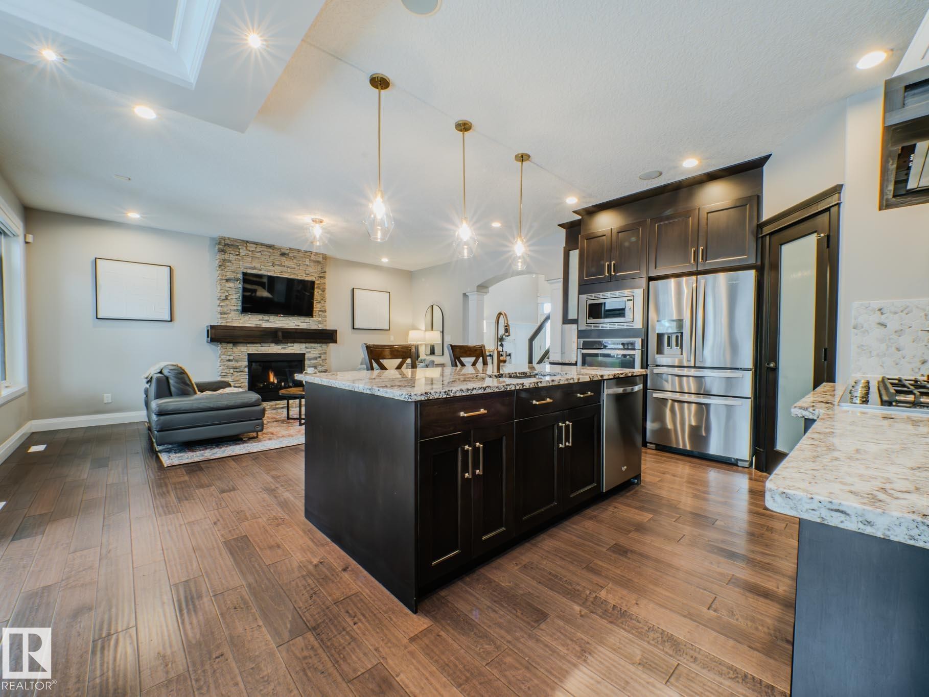 2611 Blue Jay Close, Edmonton, AB - Indoor Photo Showing Kitchen With Upgraded Kitchen