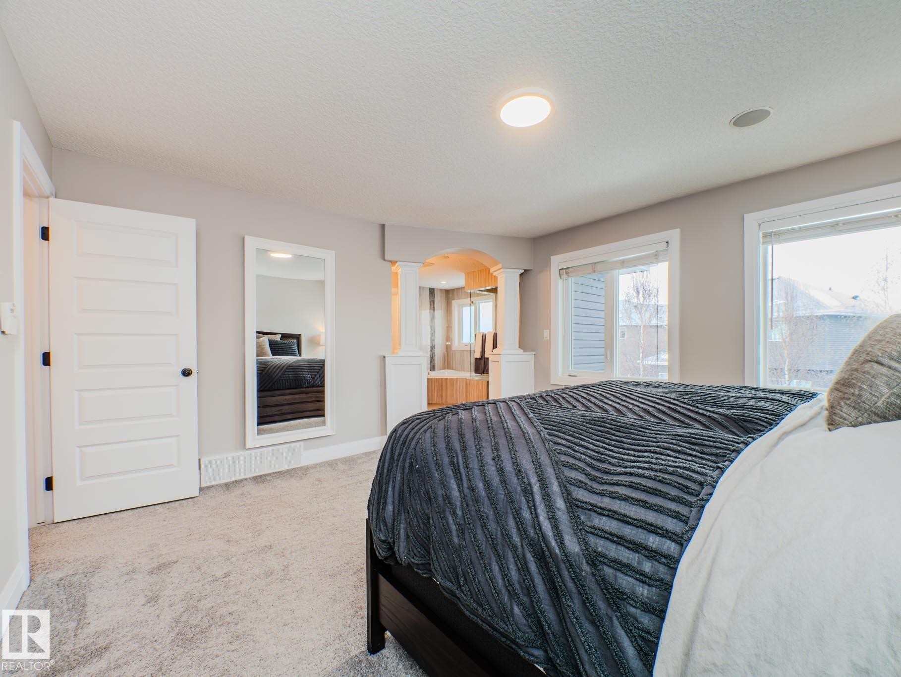 2611 Blue Jay Close, Edmonton, AB - Indoor Photo Showing Bedroom