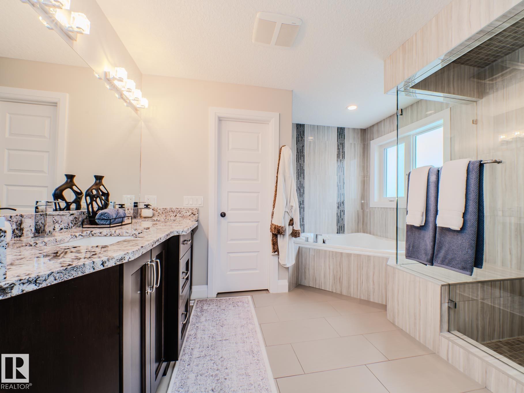 2611 Blue Jay Close, Edmonton, AB - Indoor Photo Showing Bathroom
