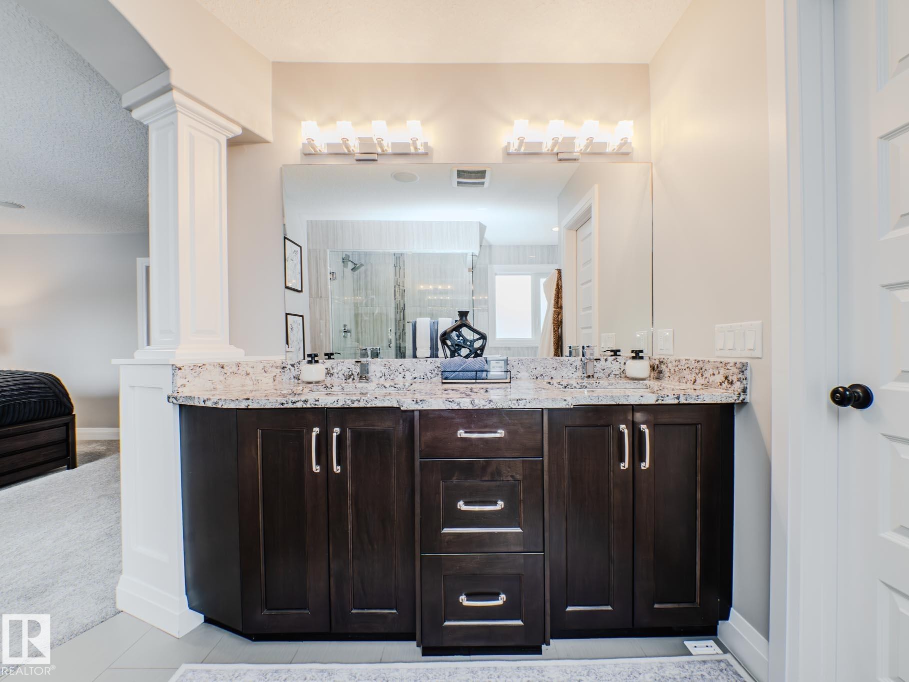 2611 Blue Jay Close, Edmonton, AB - Indoor Photo Showing Bathroom