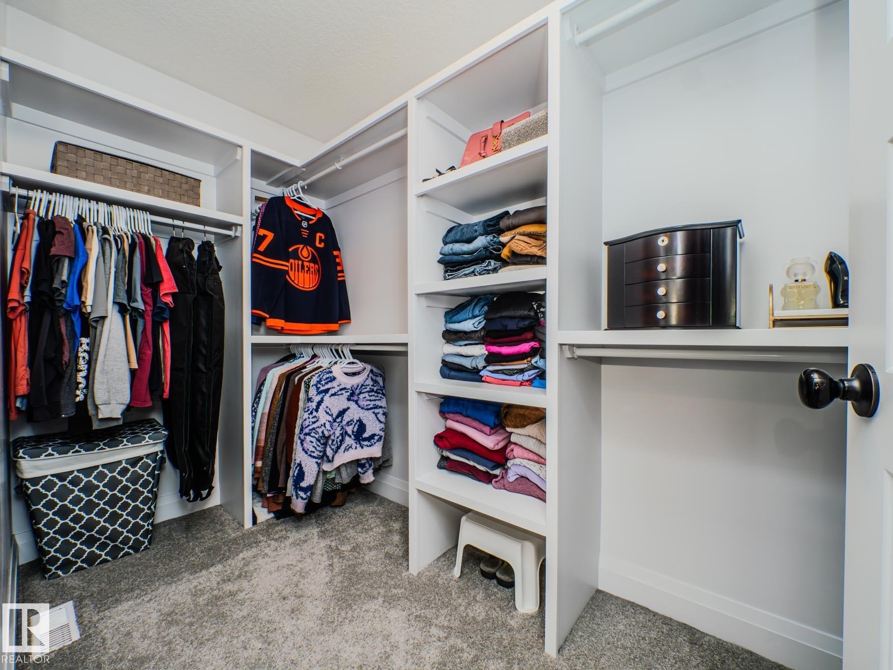 2611 Blue Jay Close, Edmonton, AB - Indoor With Storage