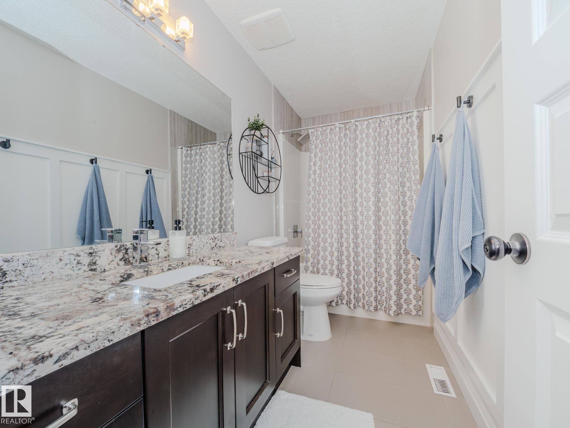 2611 Blue Jay Close, Edmonton, AB - Indoor Photo Showing Bathroom