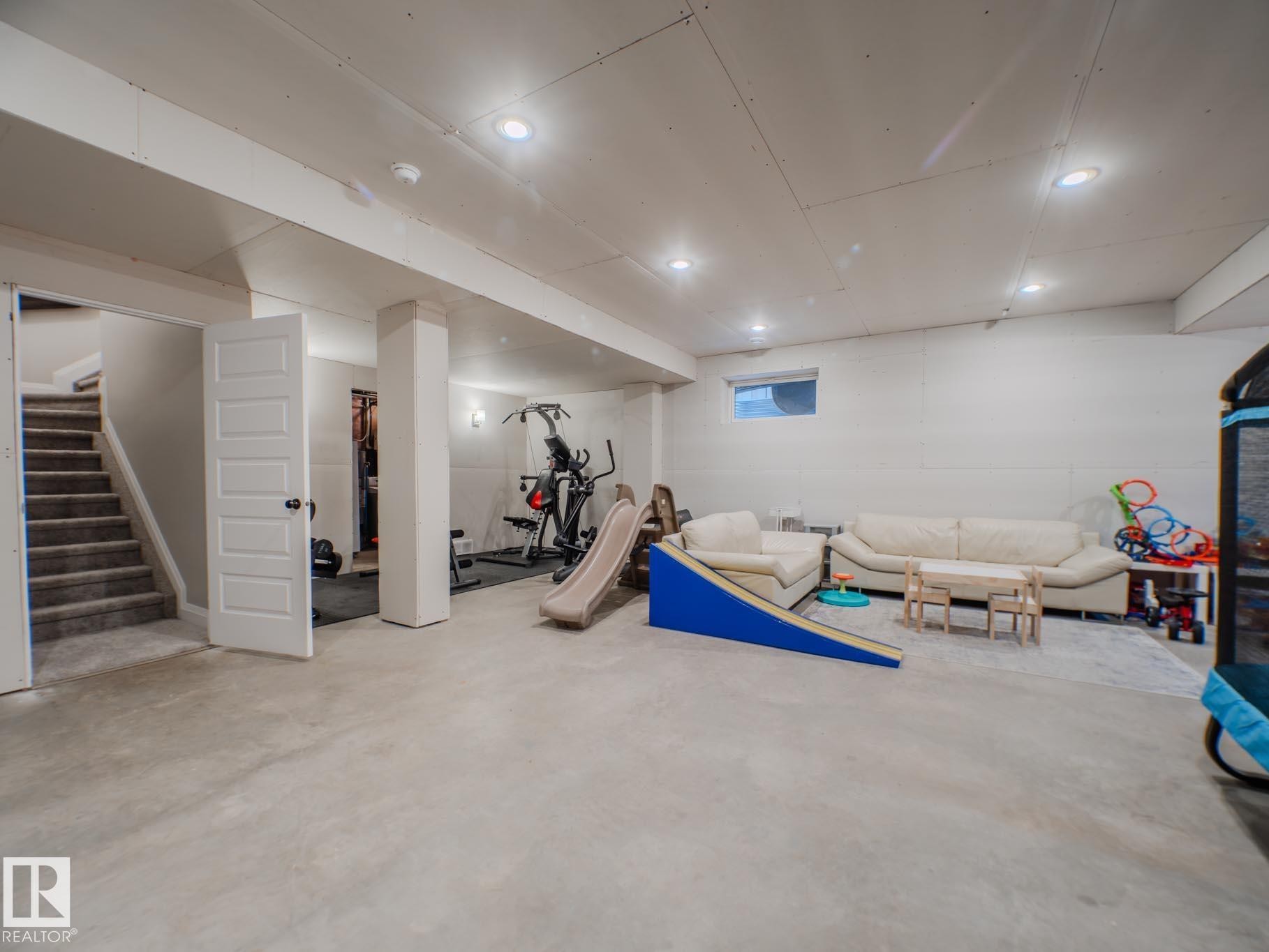 2611 Blue Jay Close, Edmonton, AB - Indoor