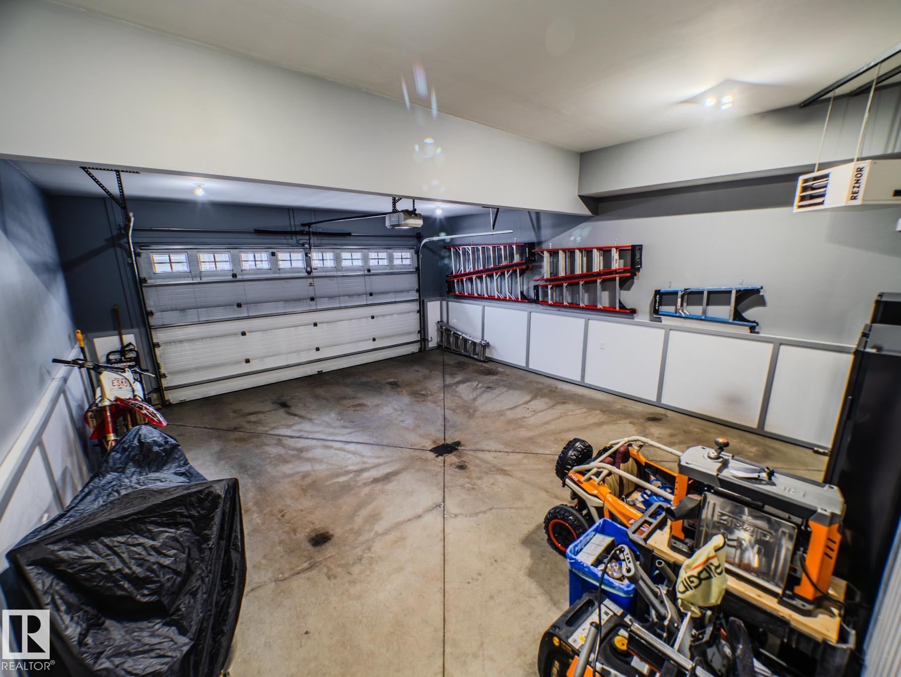 2611 Blue Jay Close, Edmonton, AB - Indoor Photo Showing Garage
