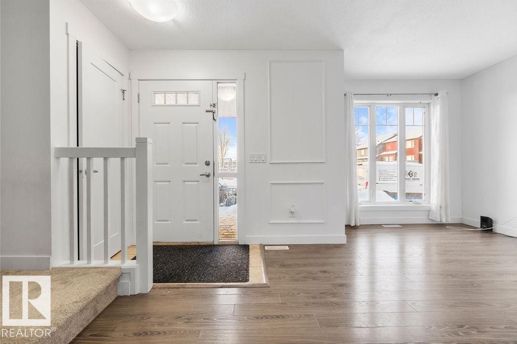 221 Cy Becker Blvd, Edmonton, AB - Indoor Photo Showing Other Room