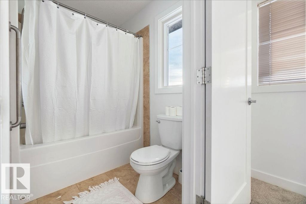 221 Cy Becker Blvd, Edmonton, AB - Indoor Photo Showing Bathroom