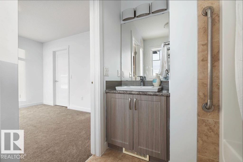 221 Cy Becker Blvd, Edmonton, AB - Indoor Photo Showing Bathroom