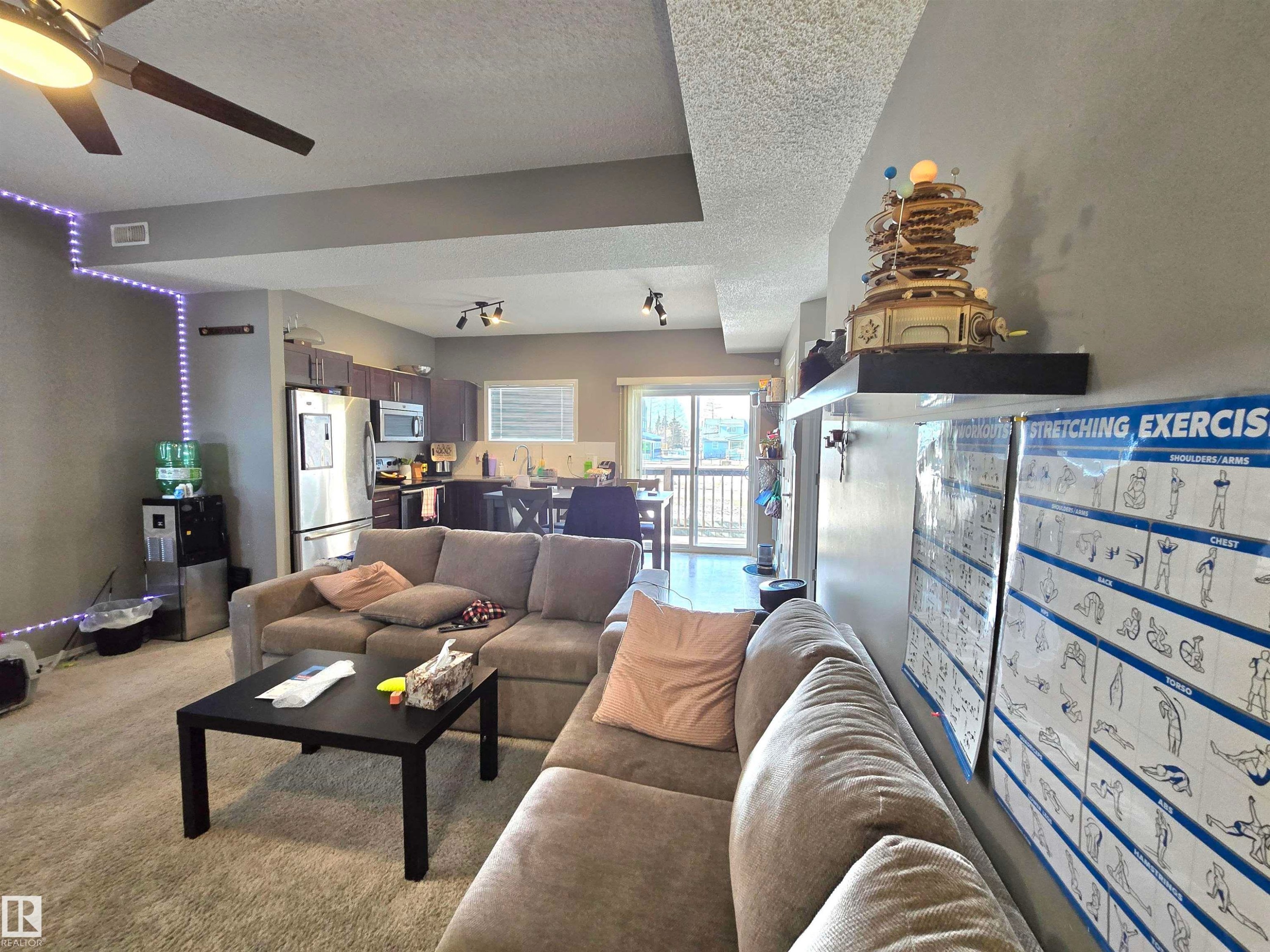 24 6520 2 Avenue Sw, Edmonton, AB - Indoor Photo Showing Living Room