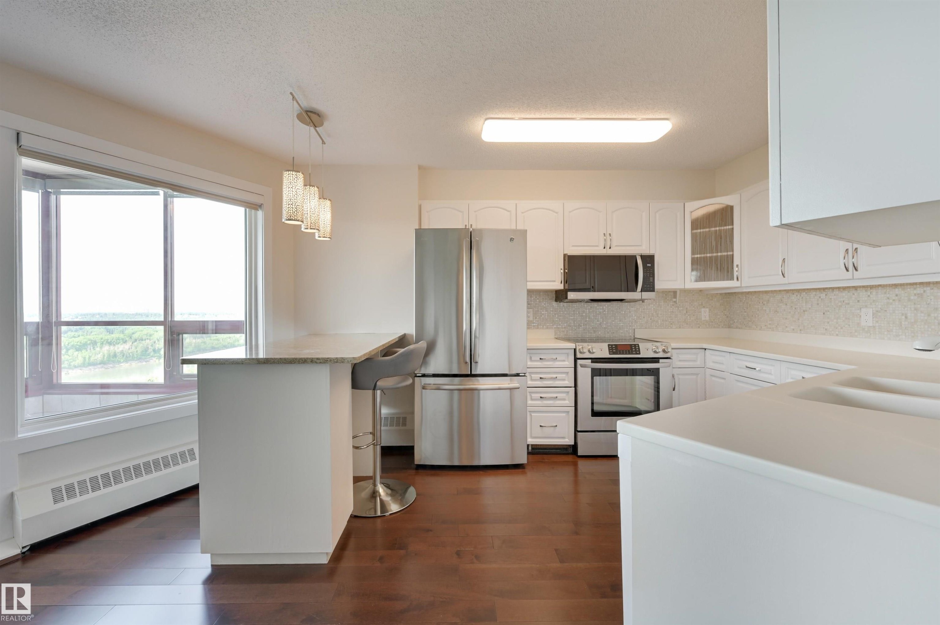 1003 12319 Jasper Avenue, Edmonton, AB - Indoor Photo Showing Kitchen