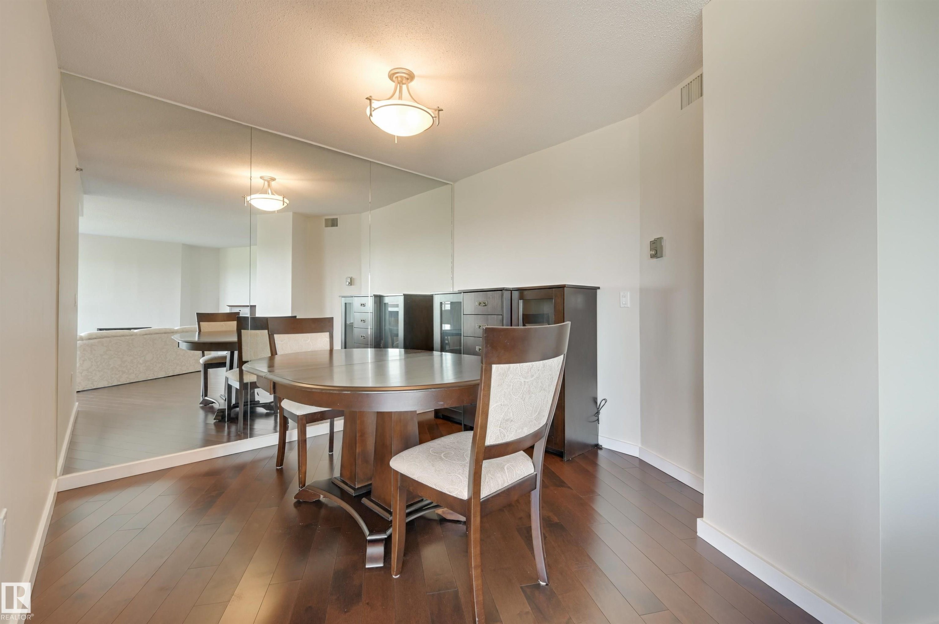 1003 12319 Jasper Avenue, Edmonton, AB - Indoor Photo Showing Dining Room