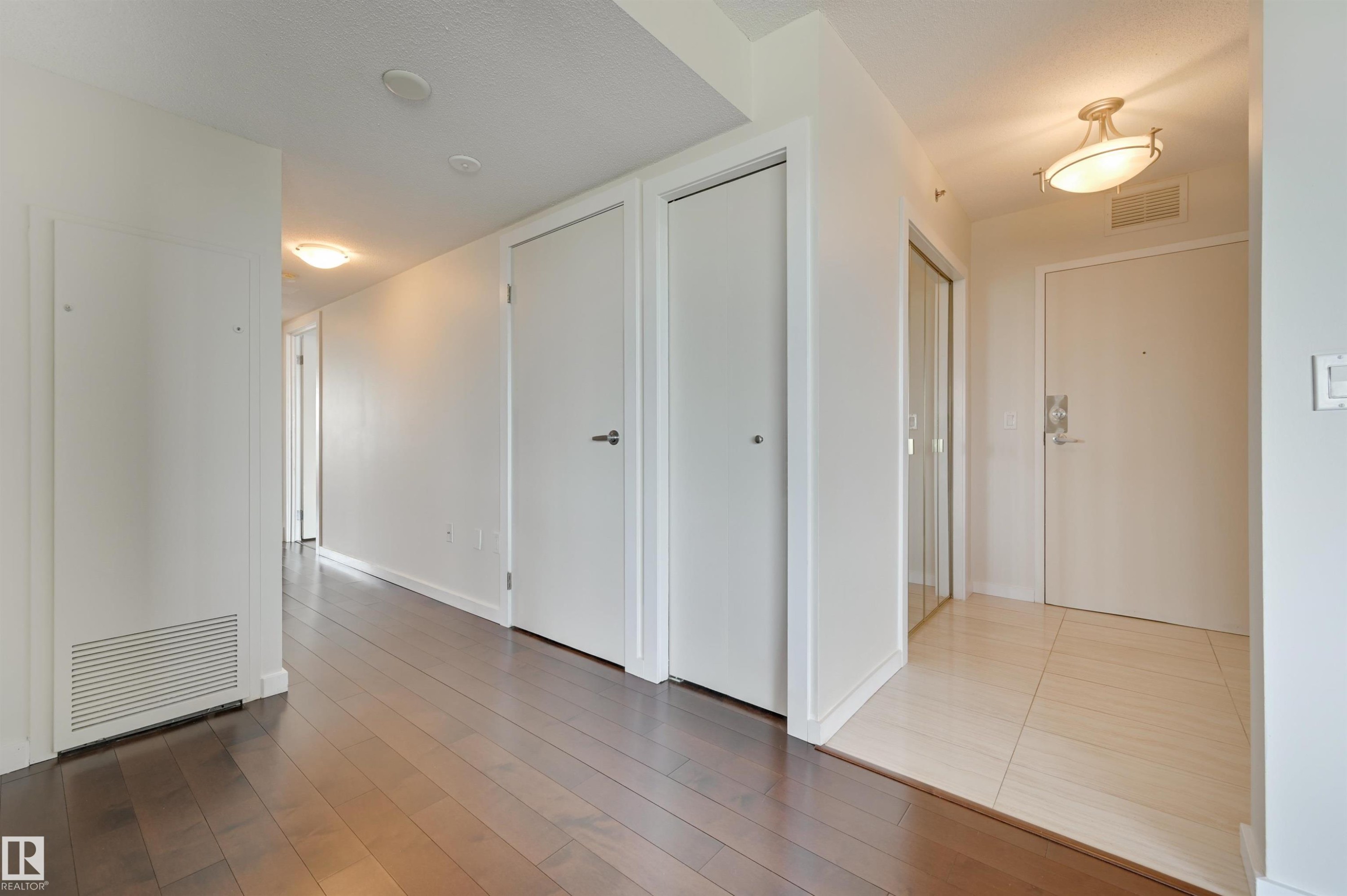 1003 12319 Jasper Avenue, Edmonton, AB - Indoor Photo Showing Other Room