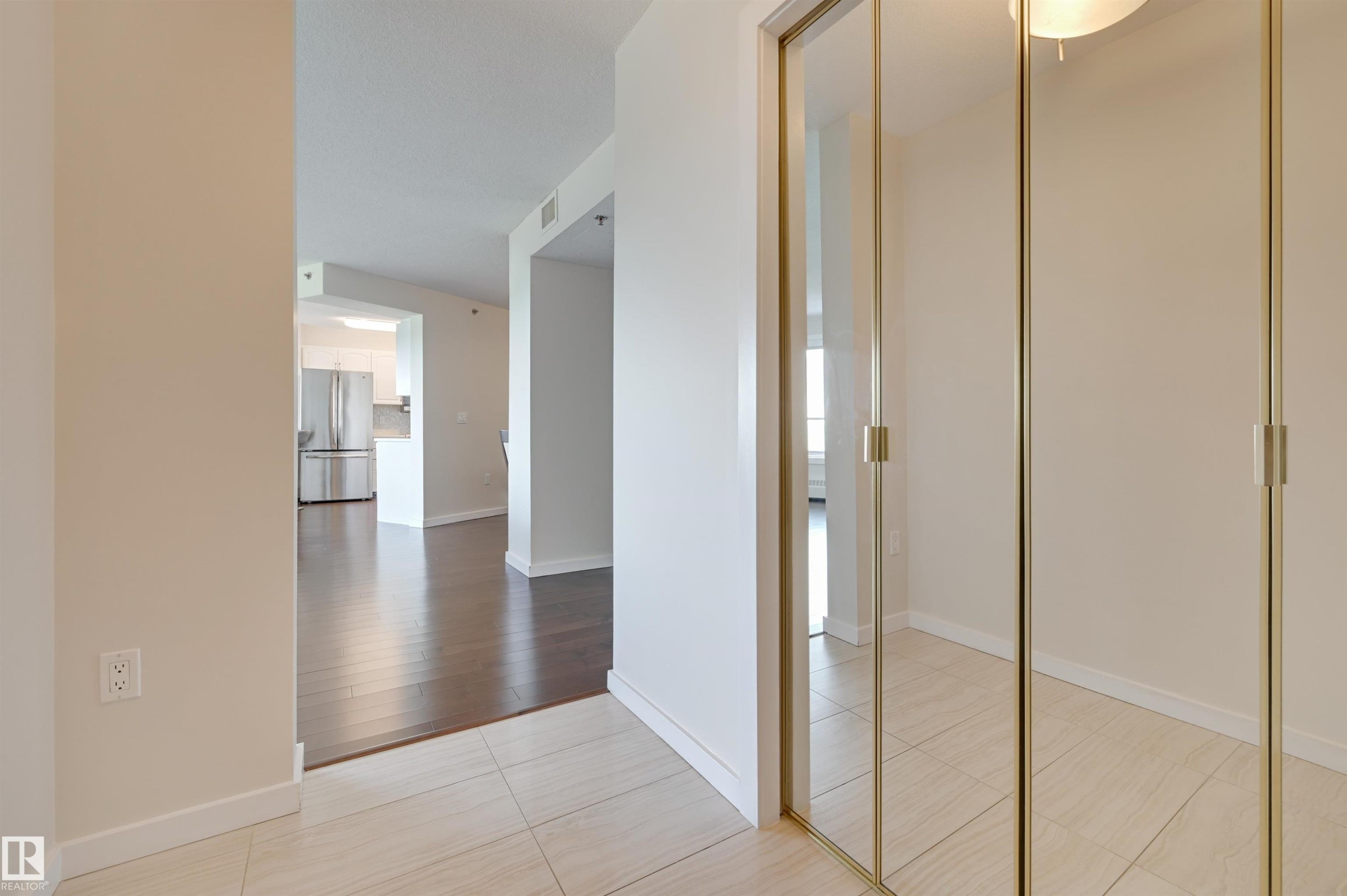 1003 12319 Jasper Avenue, Edmonton, AB - Indoor