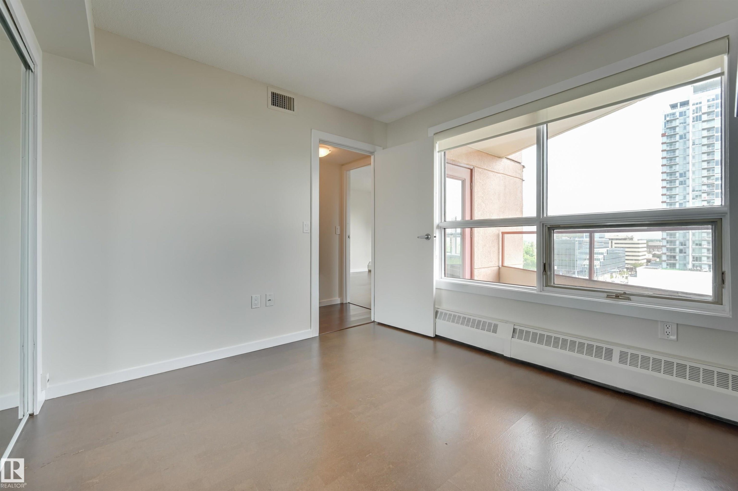 1003 12319 Jasper Avenue, Edmonton, AB - Indoor Photo Showing Other Room