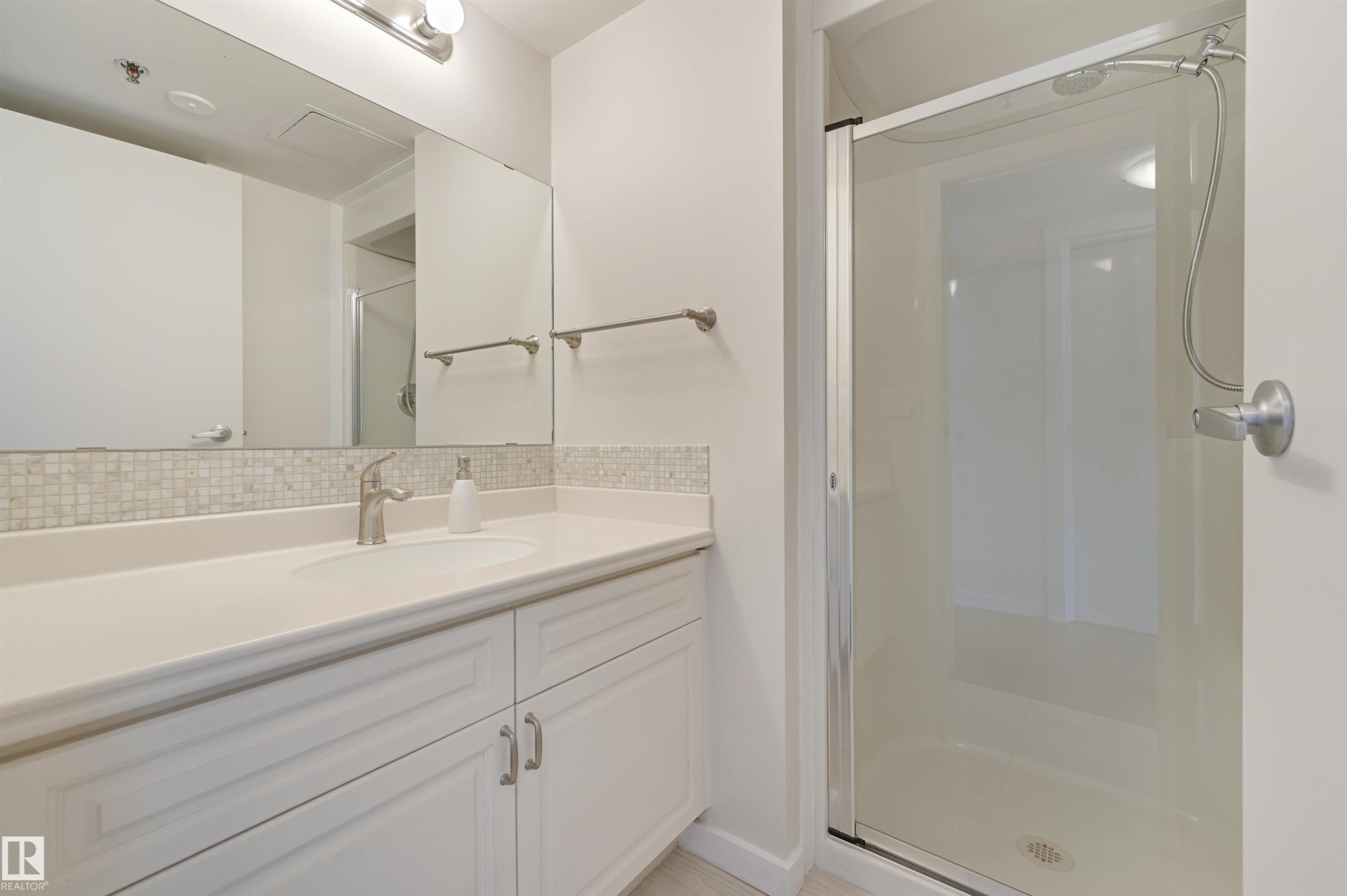 1003 12319 Jasper Avenue, Edmonton, AB - Indoor Photo Showing Bathroom