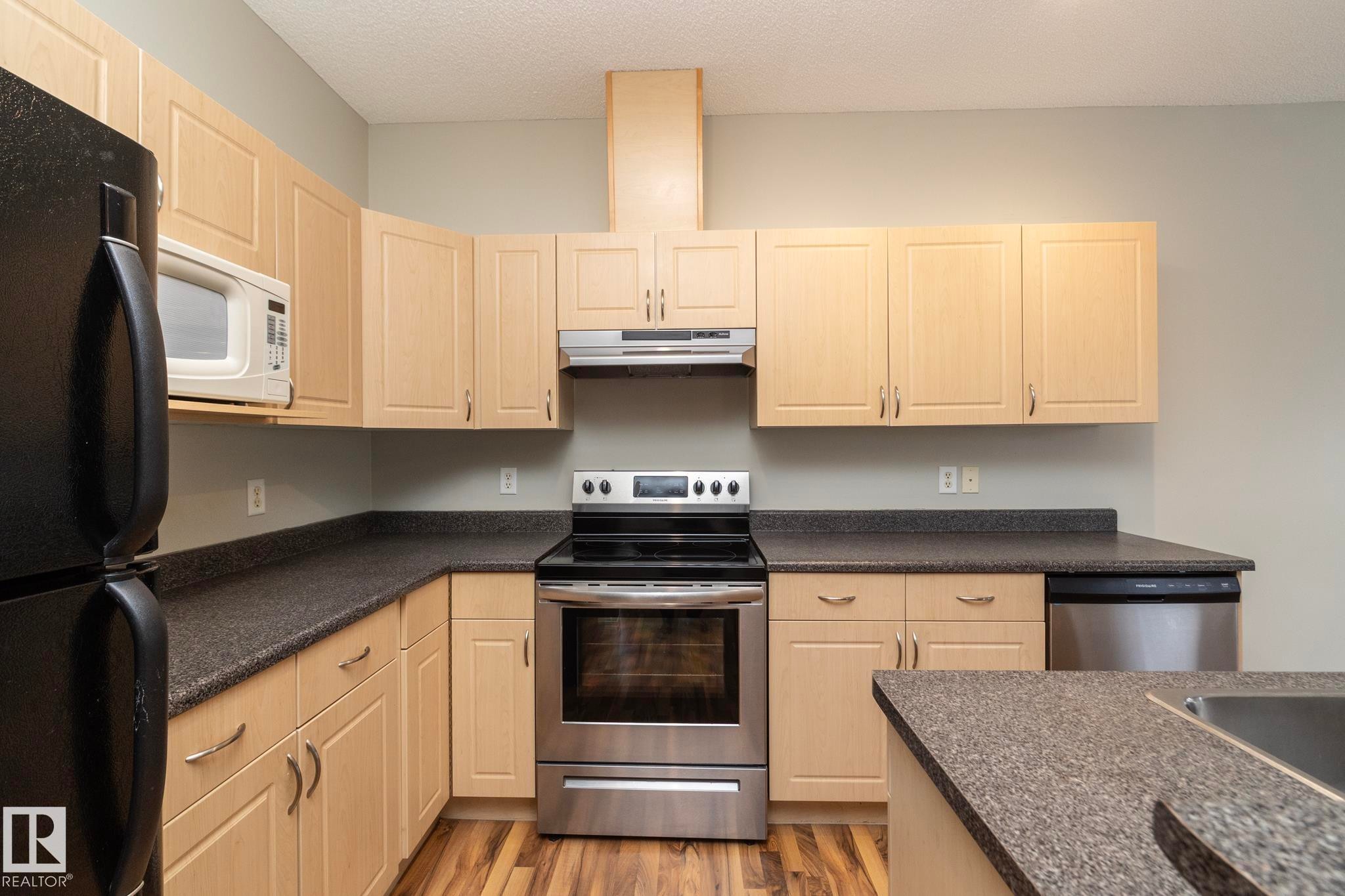 1897 Rutherford Road, Edmonton, AB - Indoor Photo Showing Kitchen