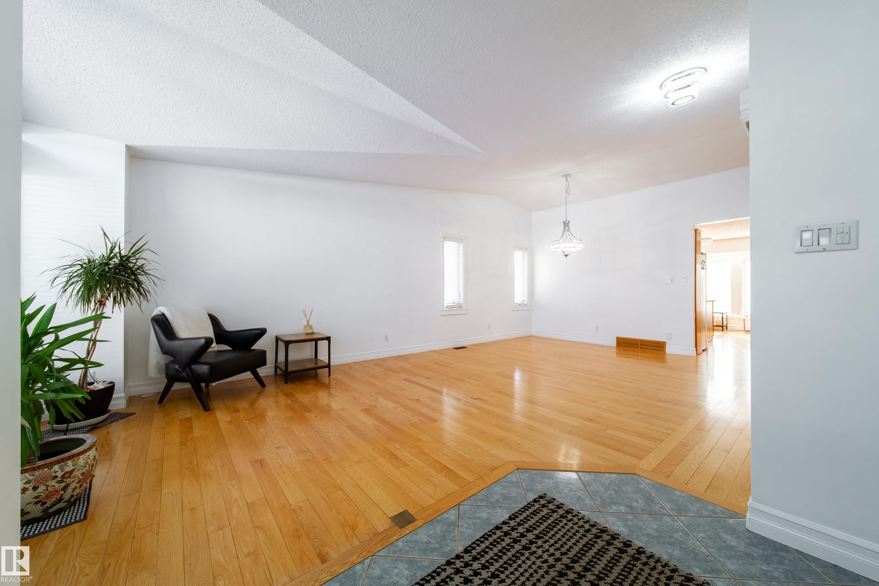 18007 57 Avenue, Edmonton, AB - Indoor Photo Showing Other Room