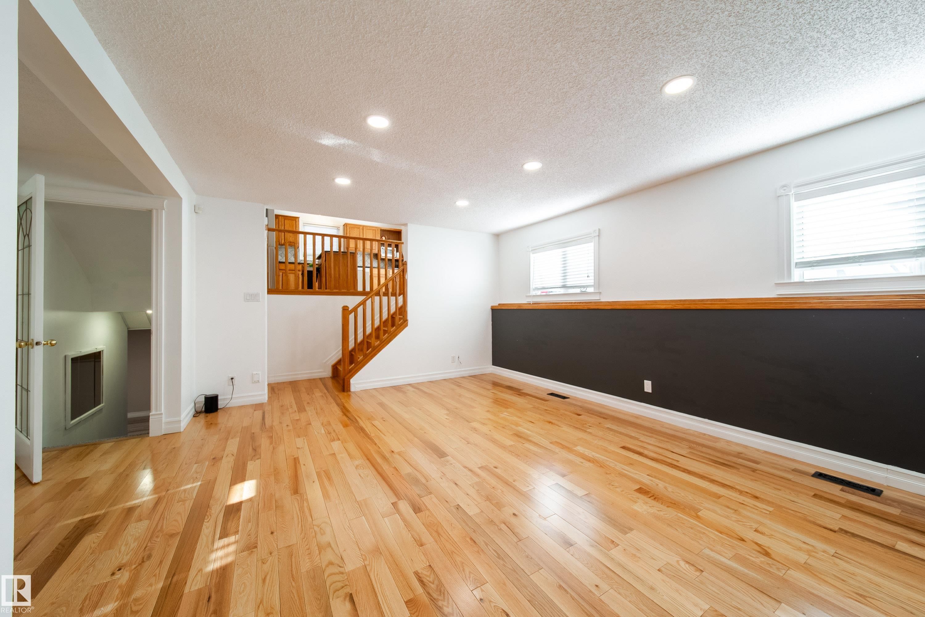 18007 57 Avenue, Edmonton, AB - Indoor Photo Showing Other Room