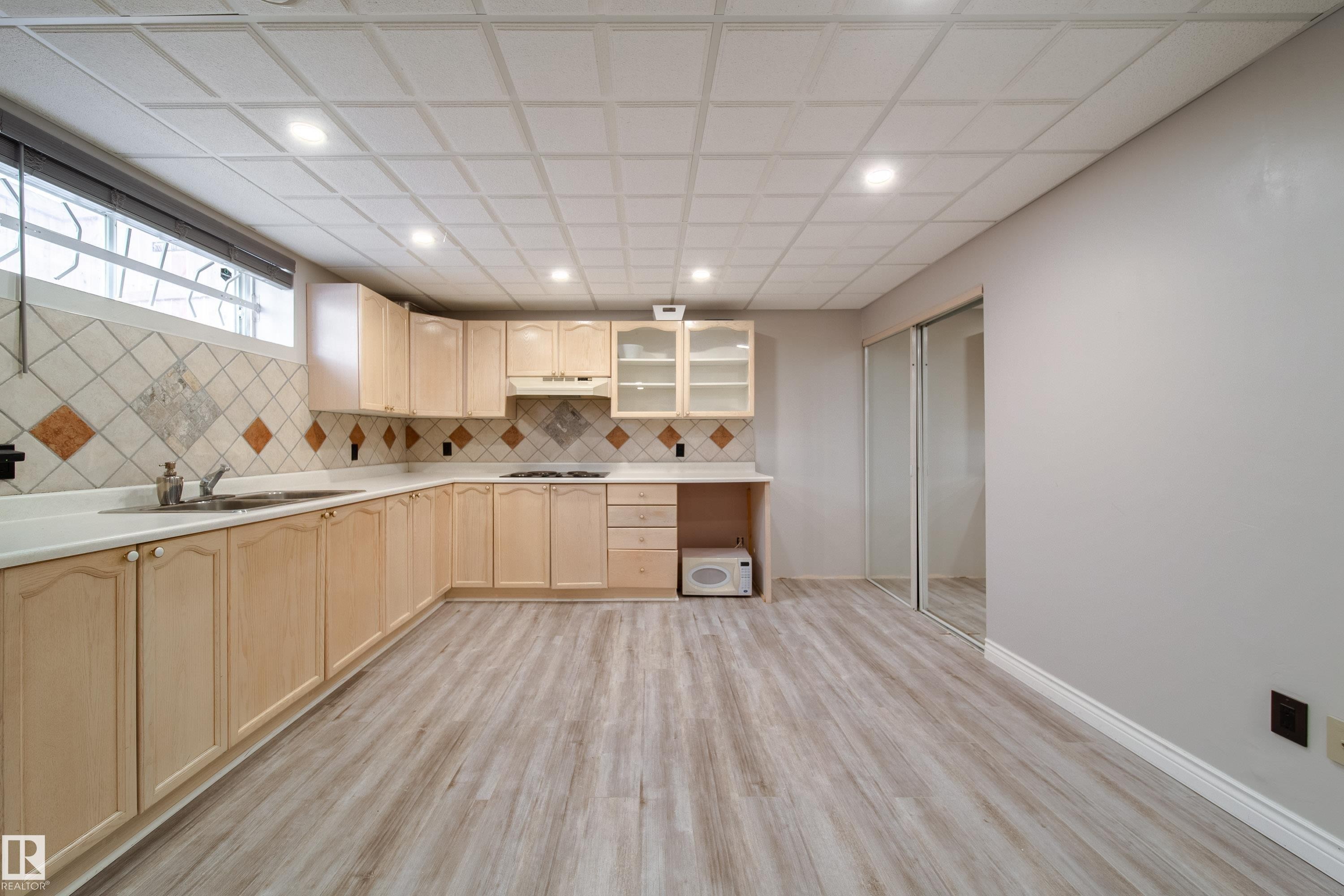 18007 57 Avenue, Edmonton, AB - Indoor Photo Showing Kitchen With Double Sink