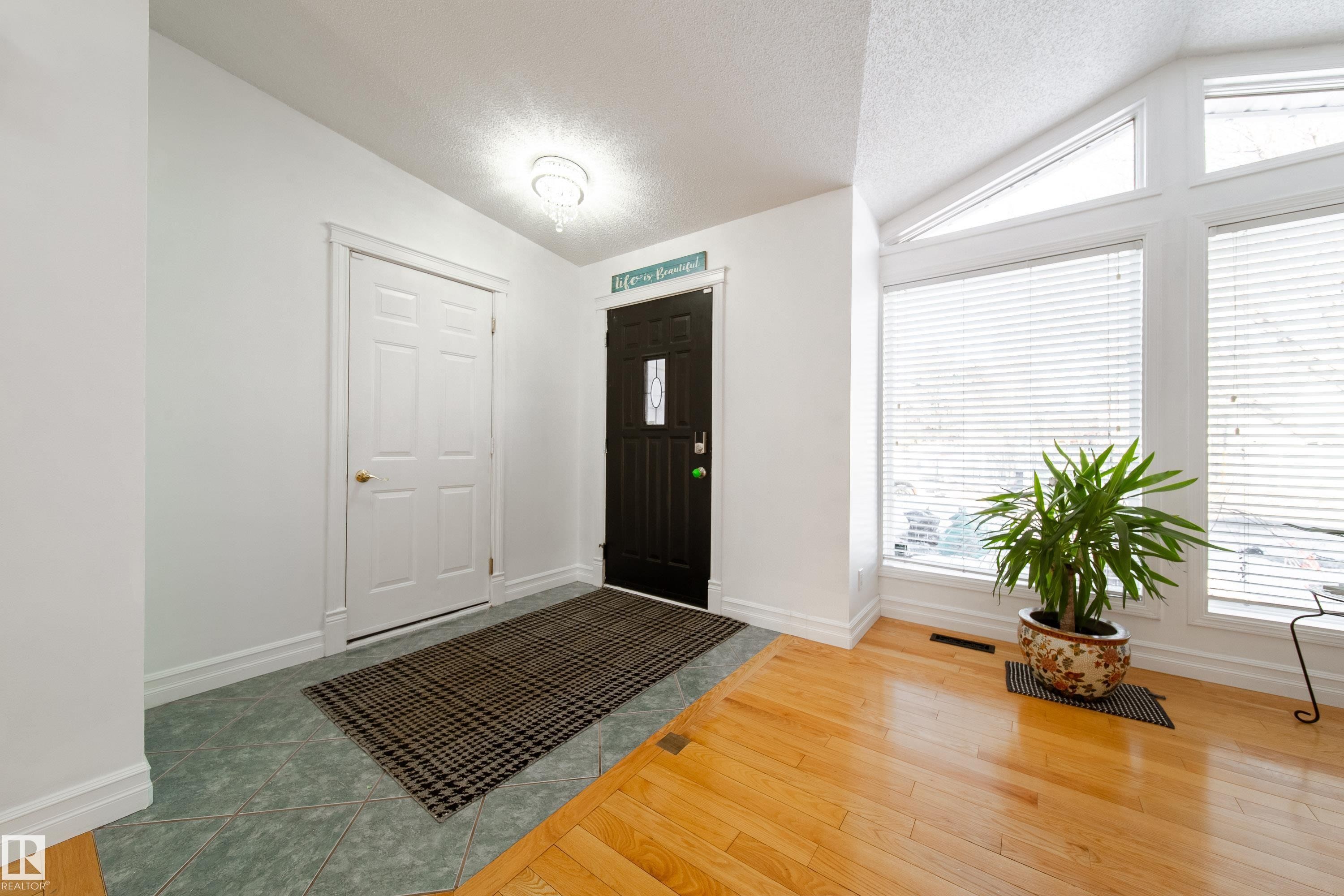 18007 57 Avenue, Edmonton, AB - Indoor Photo Showing Other Room