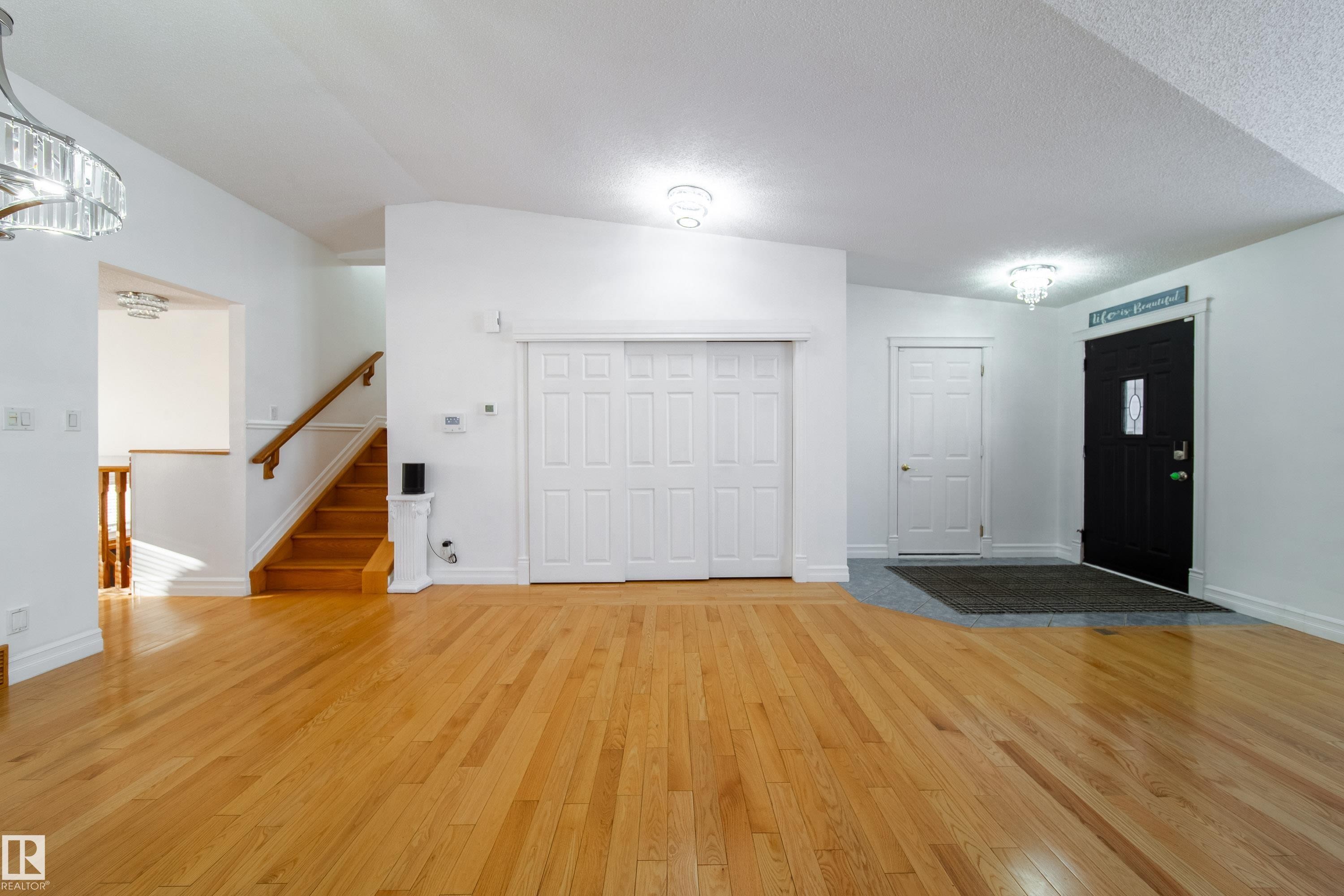 18007 57 Avenue, Edmonton, AB - Indoor Photo Showing Other Room