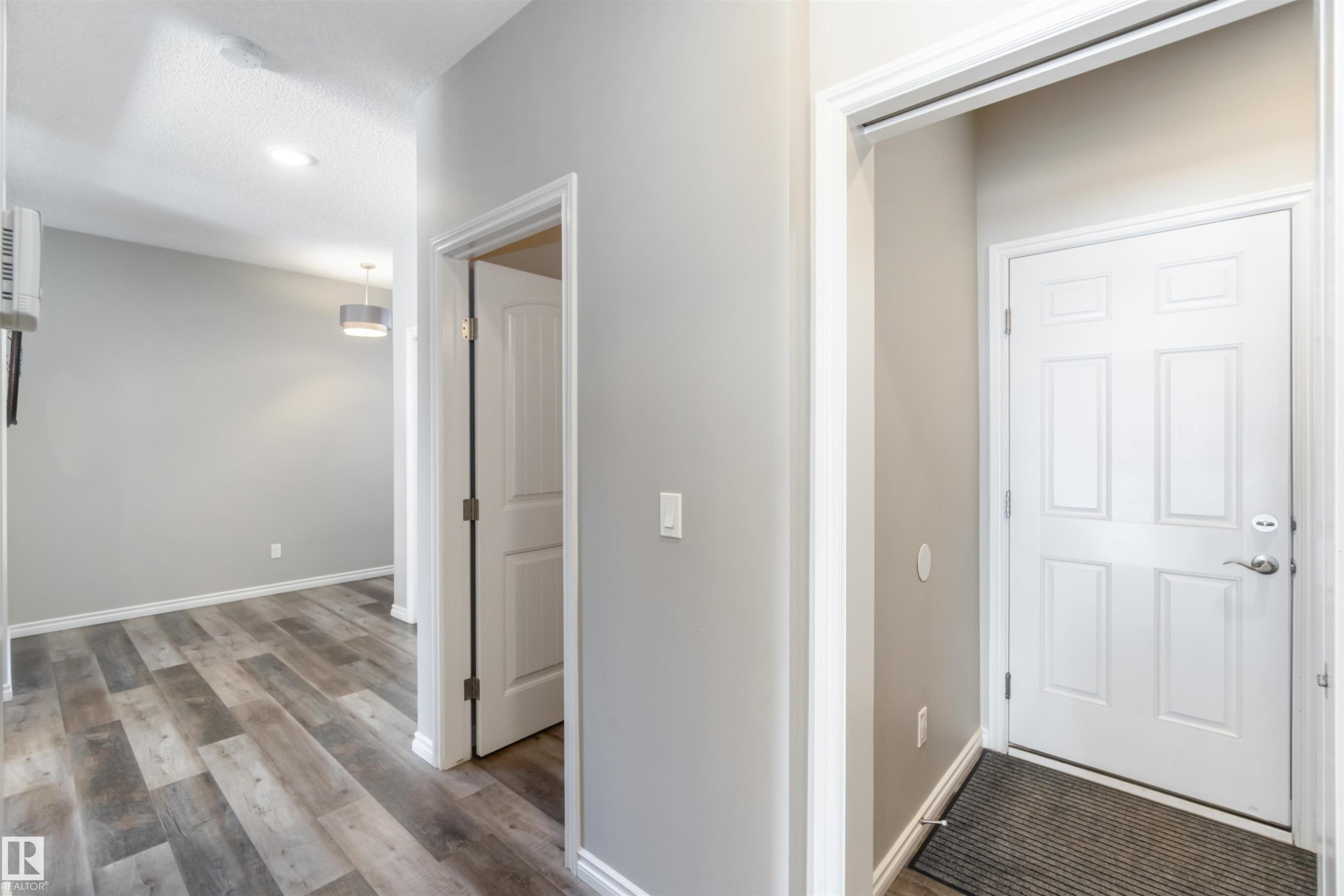 435 41 Avenue, Edmonton, AB - Indoor Photo Showing Other Room