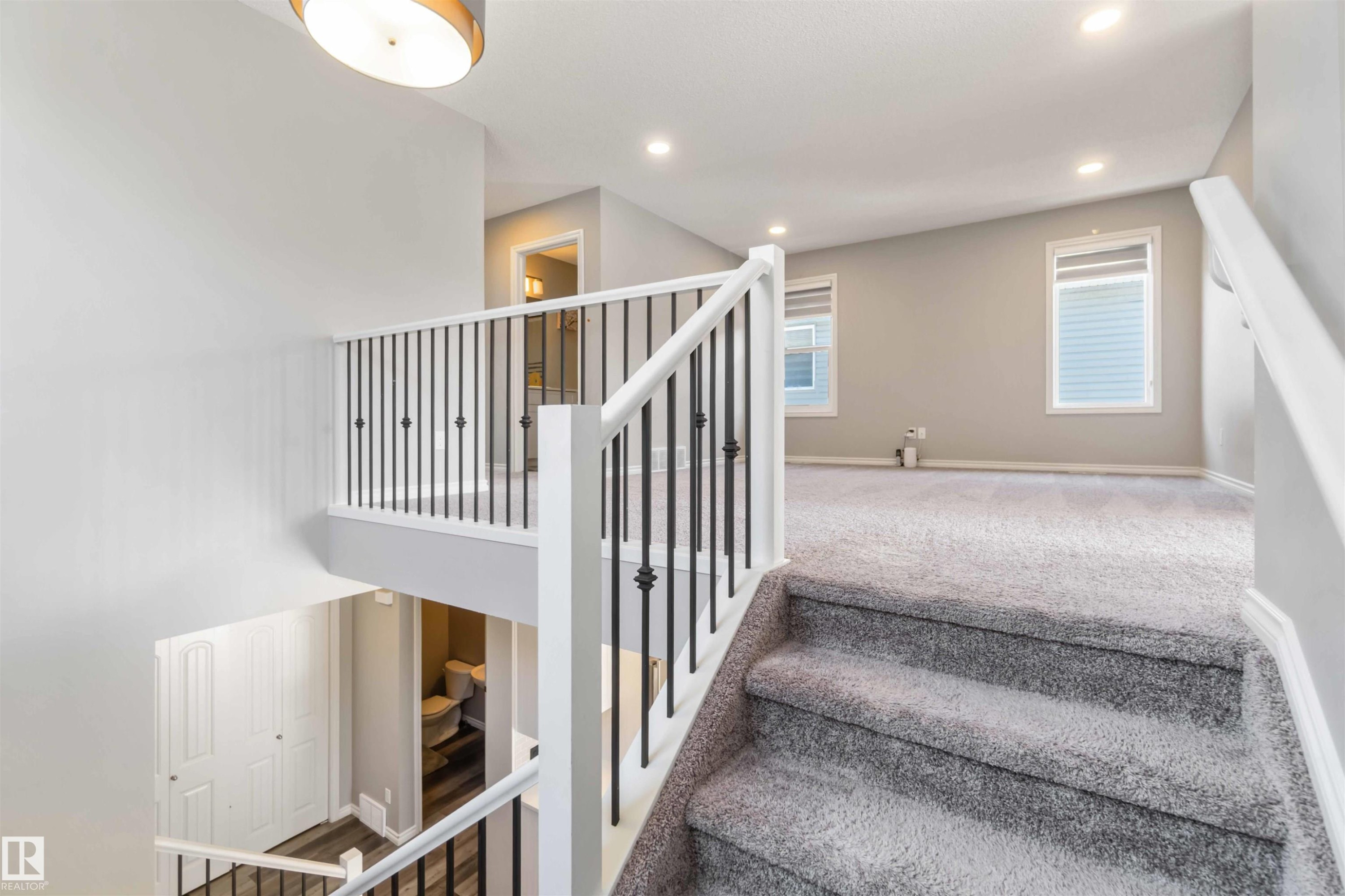 435 41 Avenue, Edmonton, AB - Indoor Photo Showing Other Room