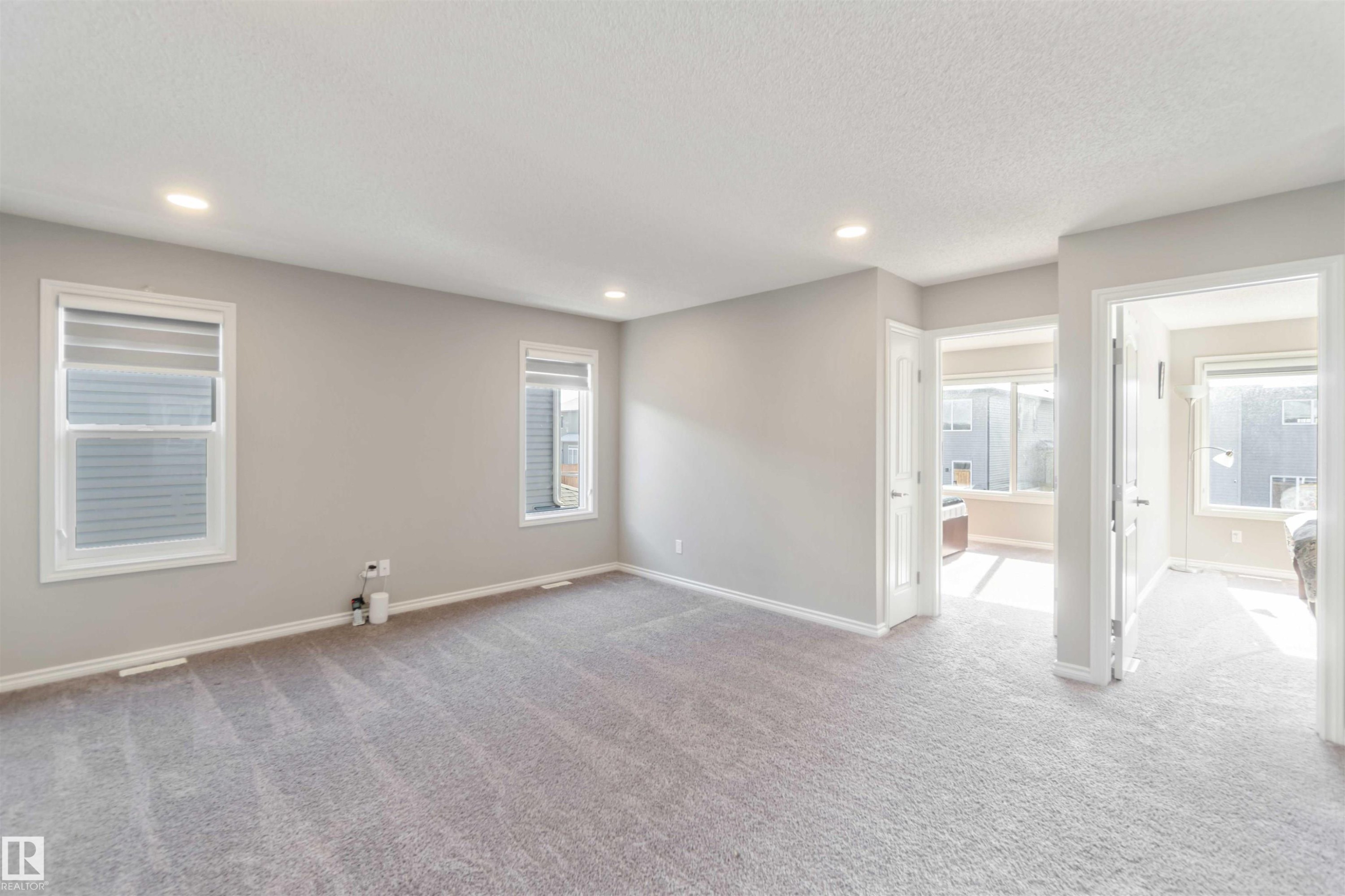 435 41 Avenue, Edmonton, AB - Indoor Photo Showing Other Room