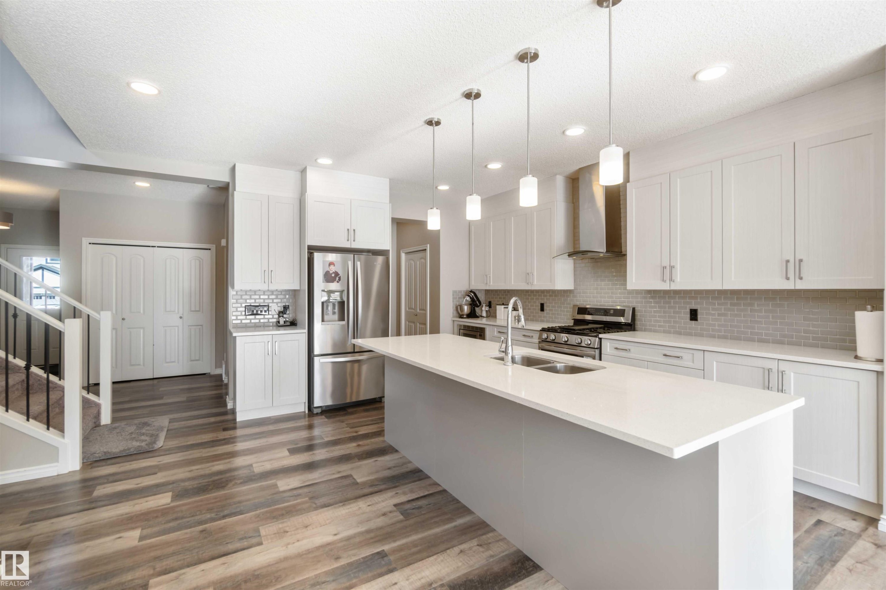 435 41 Avenue, Edmonton, AB - Indoor Photo Showing Kitchen With Double Sink With Upgraded Kitchen