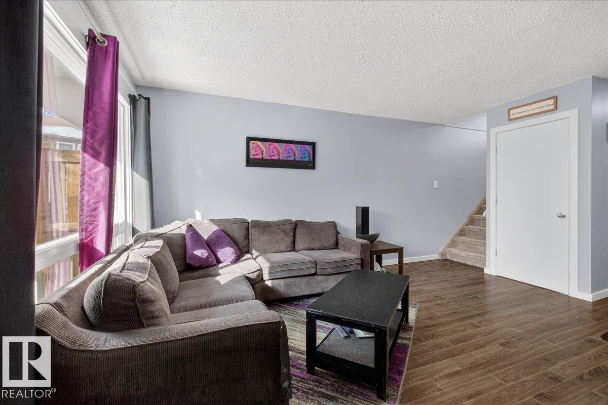 474 Abbottsfield Road, Edmonton, AB - Indoor Photo Showing Living Room