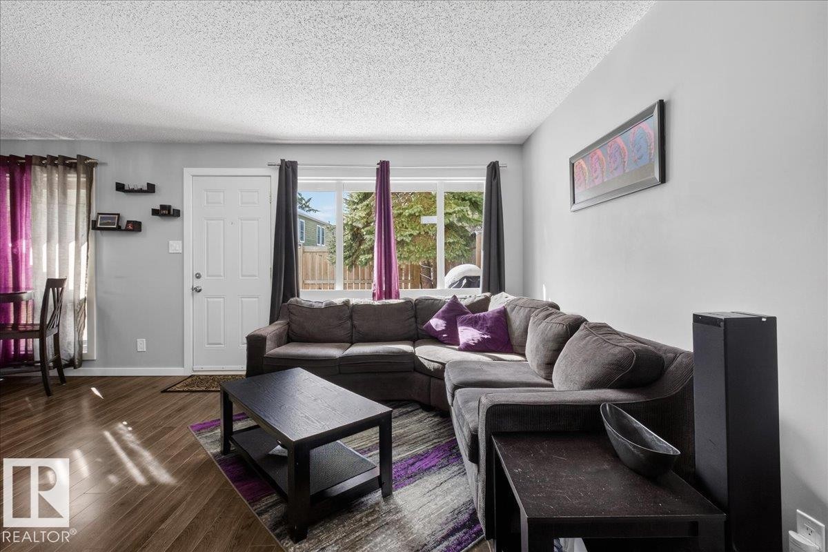 474 Abbottsfield Road, Edmonton, AB - Indoor Photo Showing Living Room