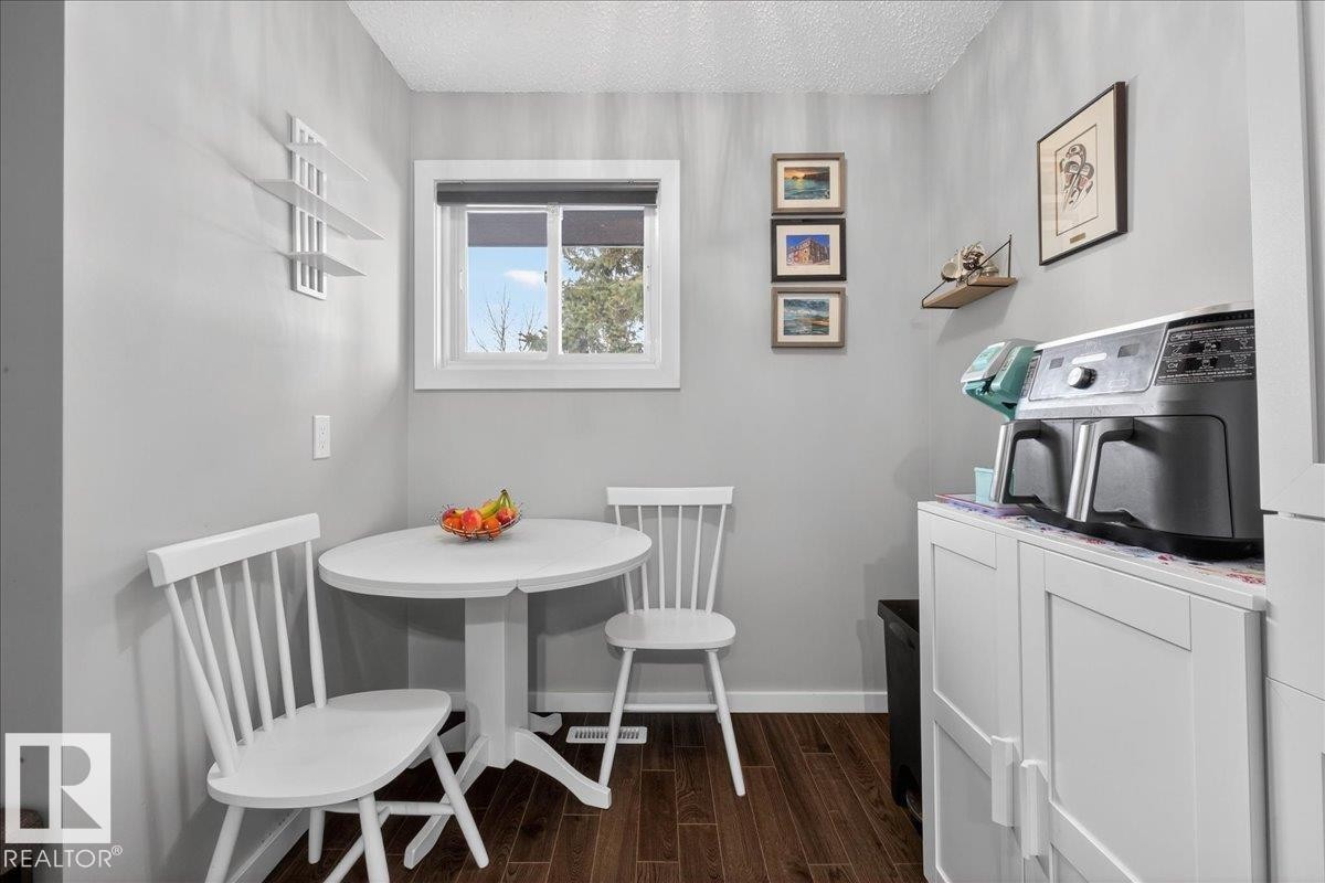 474 Abbottsfield Road, Edmonton, AB - Indoor Photo Showing Dining Room