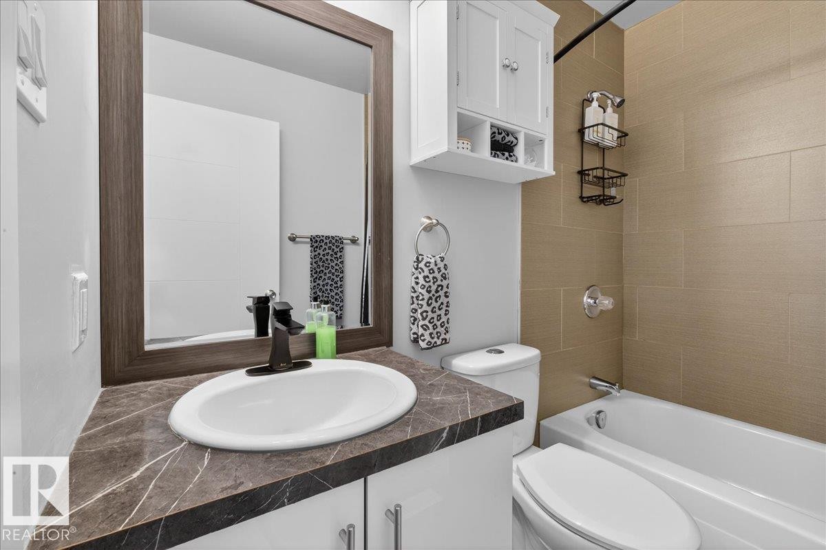 474 Abbottsfield Road, Edmonton, AB - Indoor Photo Showing Bathroom