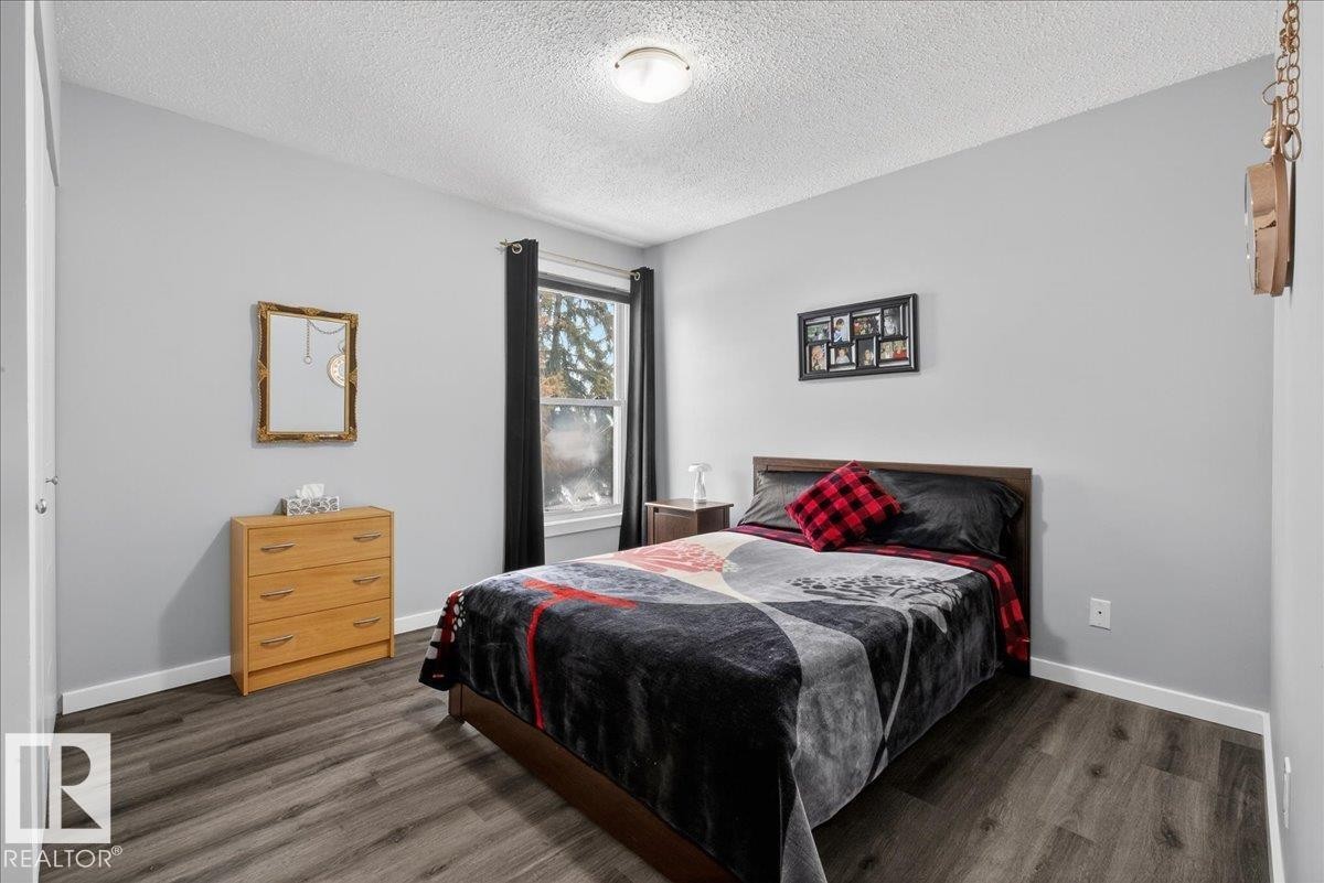 474 Abbottsfield Road, Edmonton, AB - Indoor Photo Showing Bedroom
