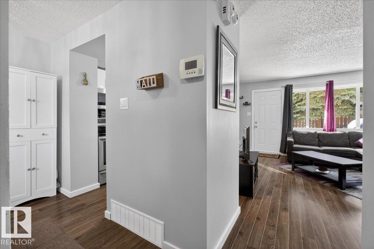 474 Abbottsfield Road, Edmonton, AB - Indoor